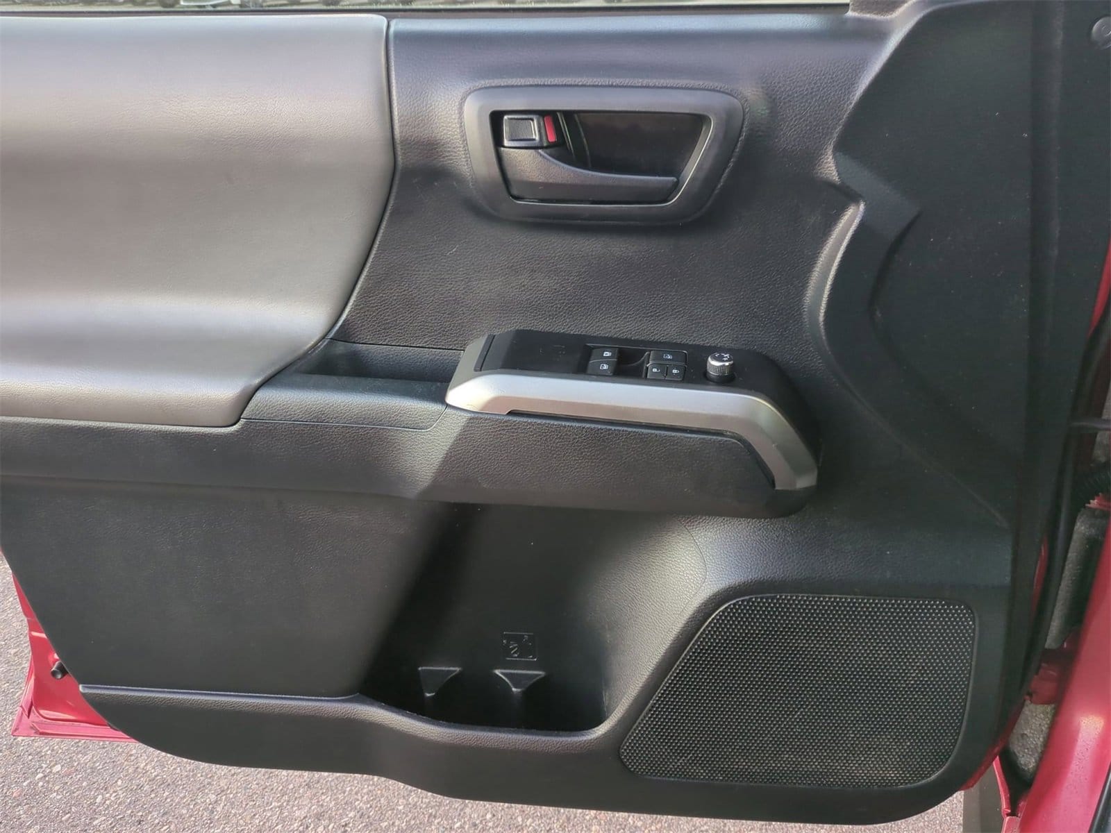 Thumbnail: 2018 Toyota Tacoma - 29