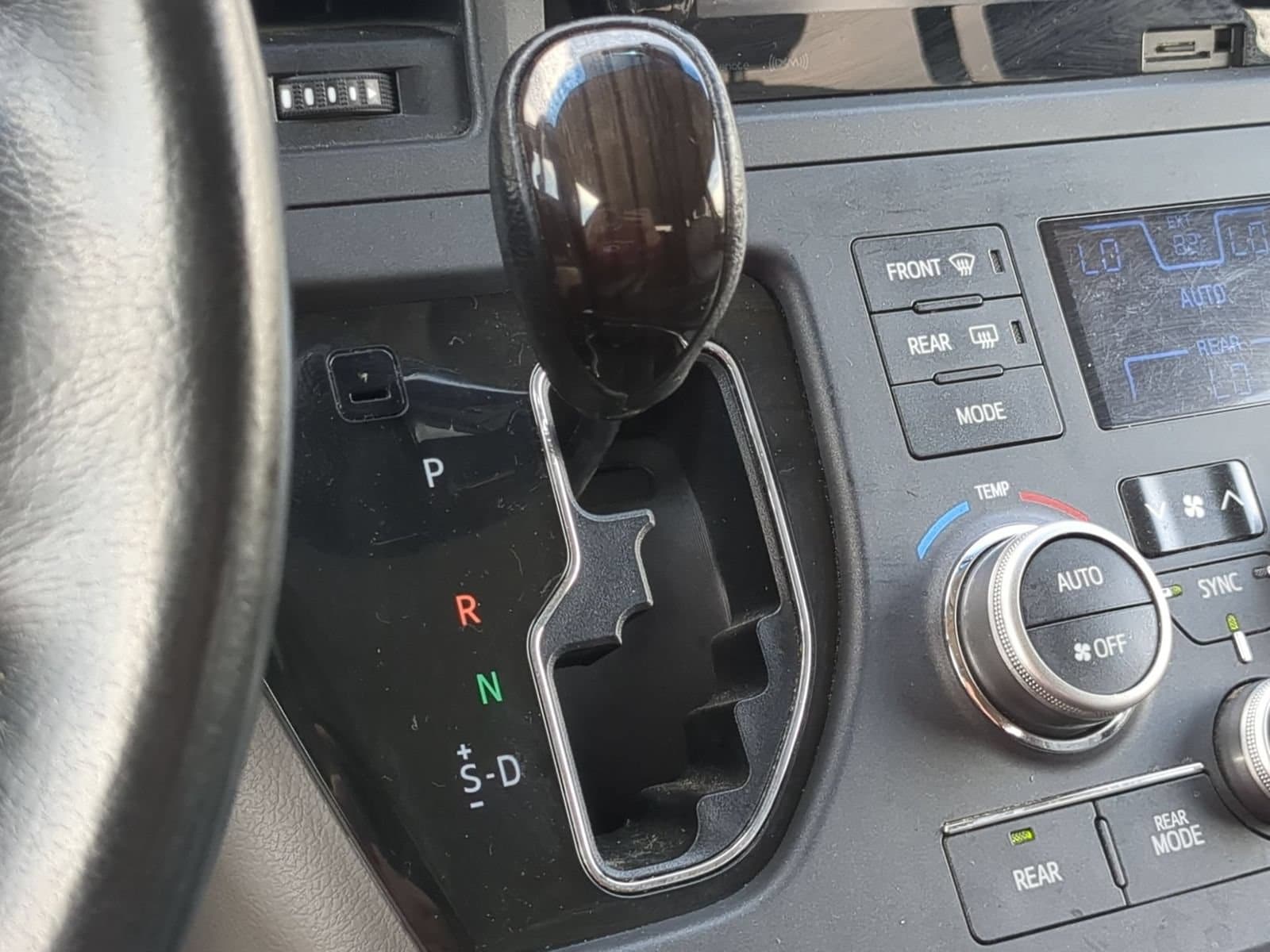 Thumbnail: 2016 Toyota Sienna - 29