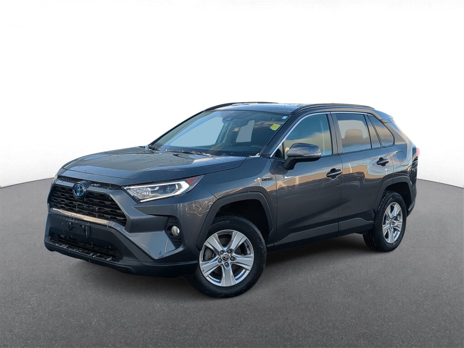 2021 Toyota RAV4 XLE's photo