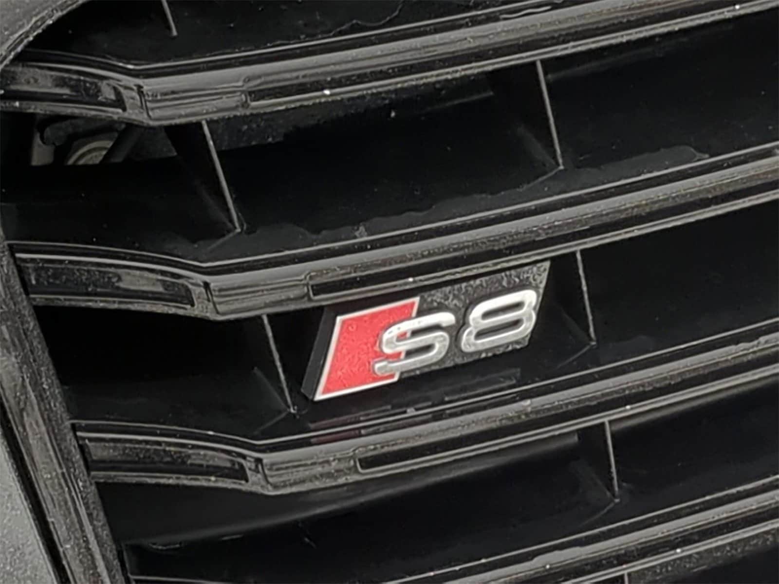 Thumbnail: 2013 Audi S8 - 20