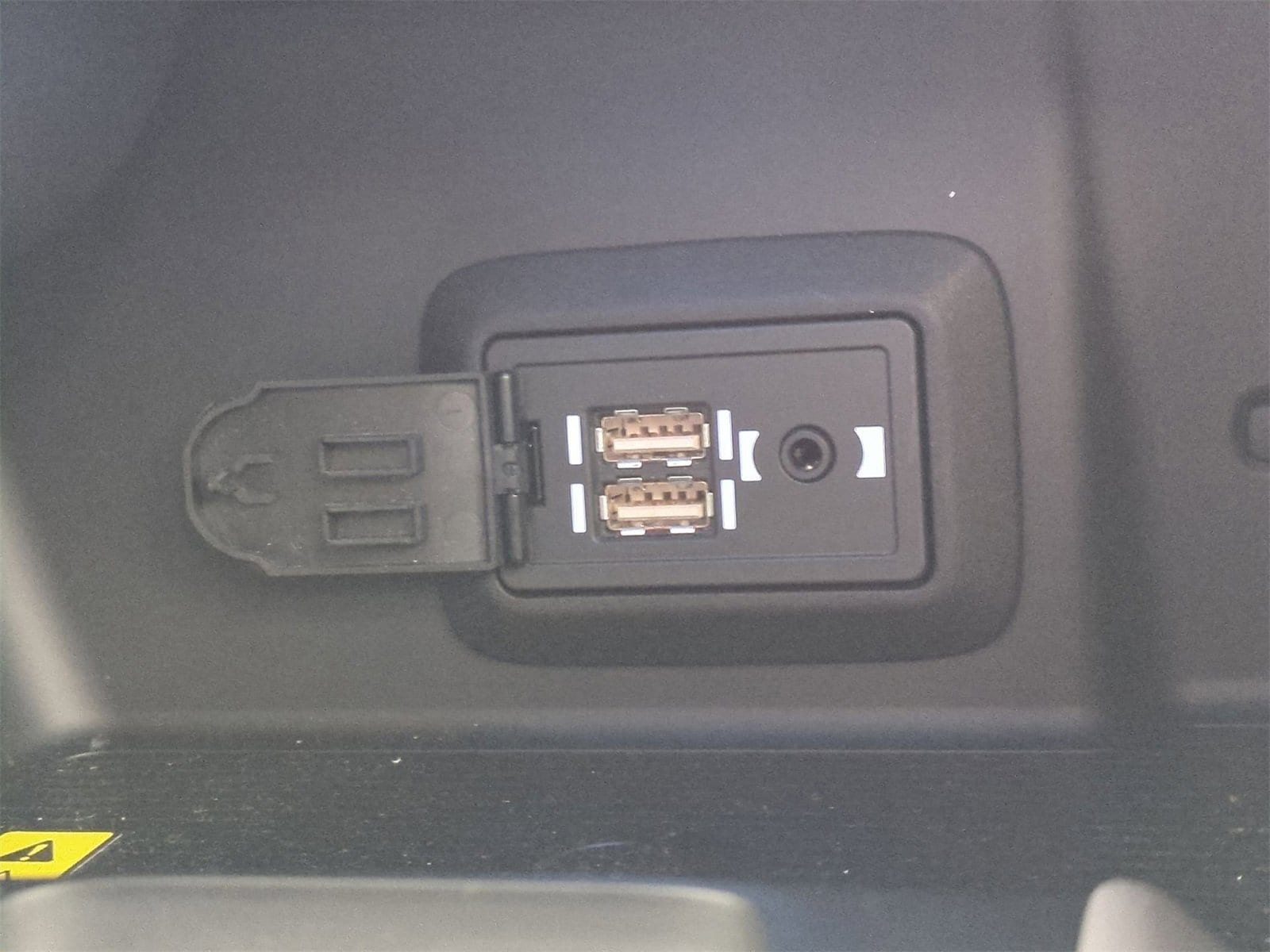 Thumbnail: 2021 Toyota Venza - 31