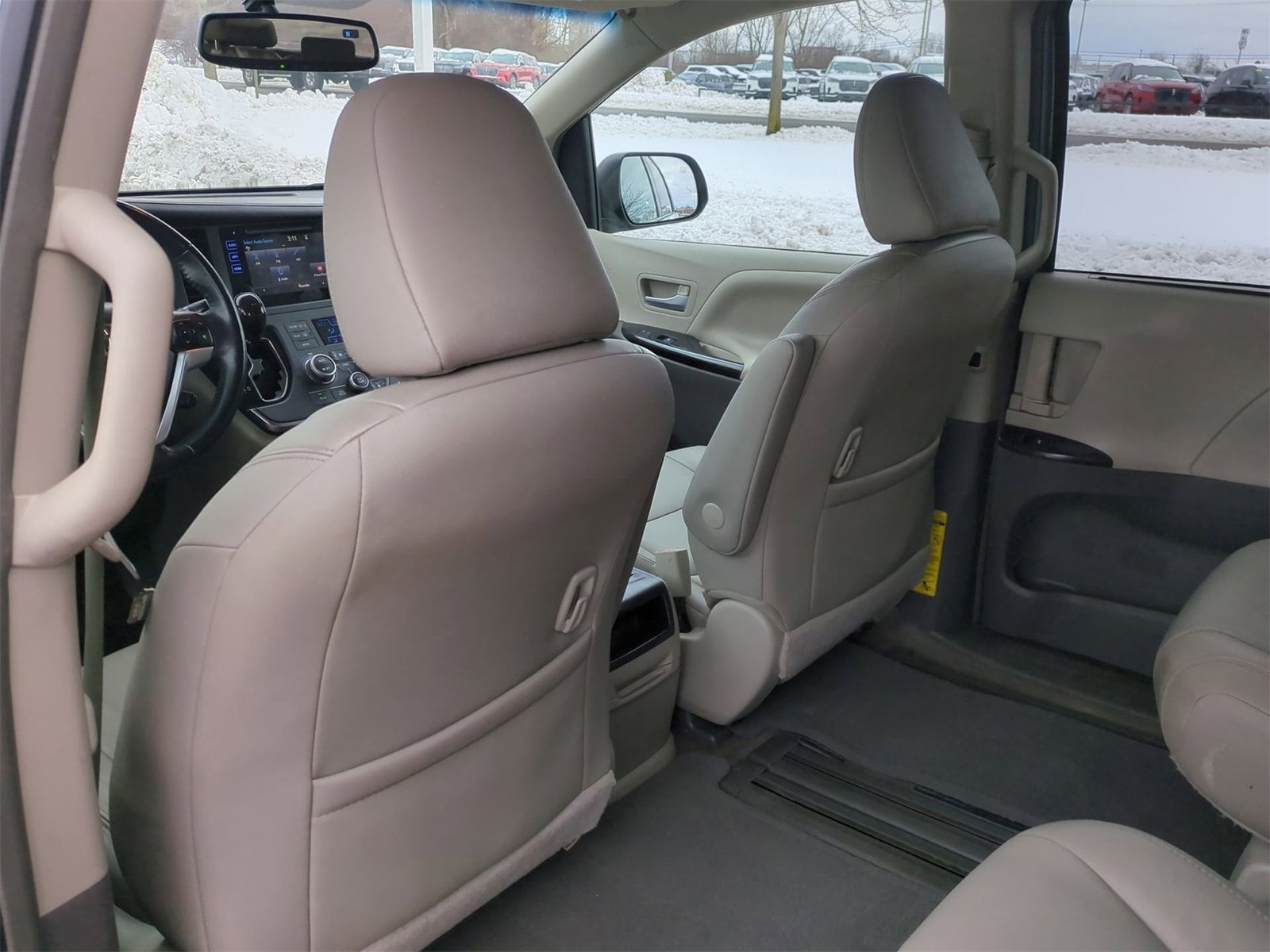 Thumbnail: 2015 Toyota Sienna - 17