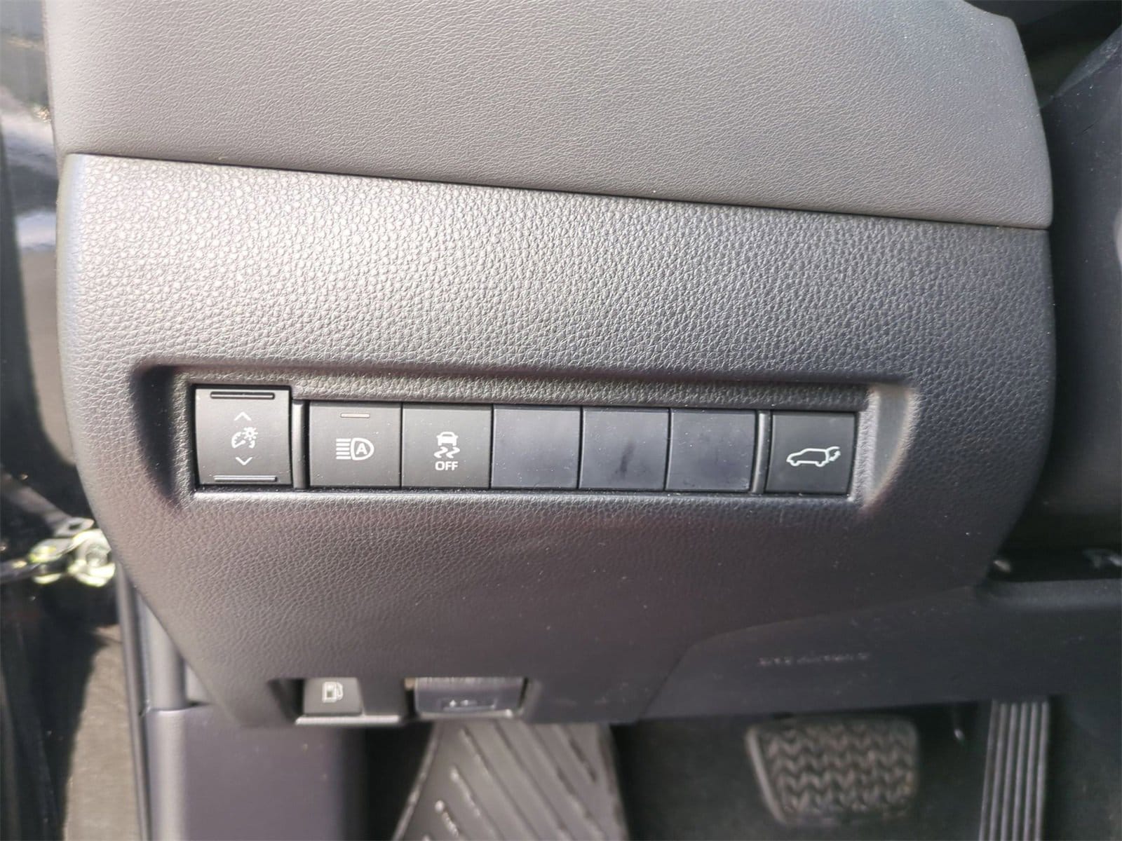 Thumbnail: 2021 Toyota Venza - 28