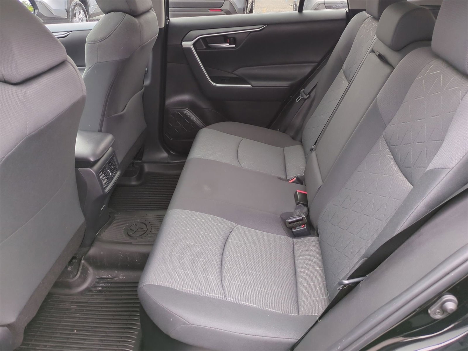 2022 Toyota RAV4 XLE 18