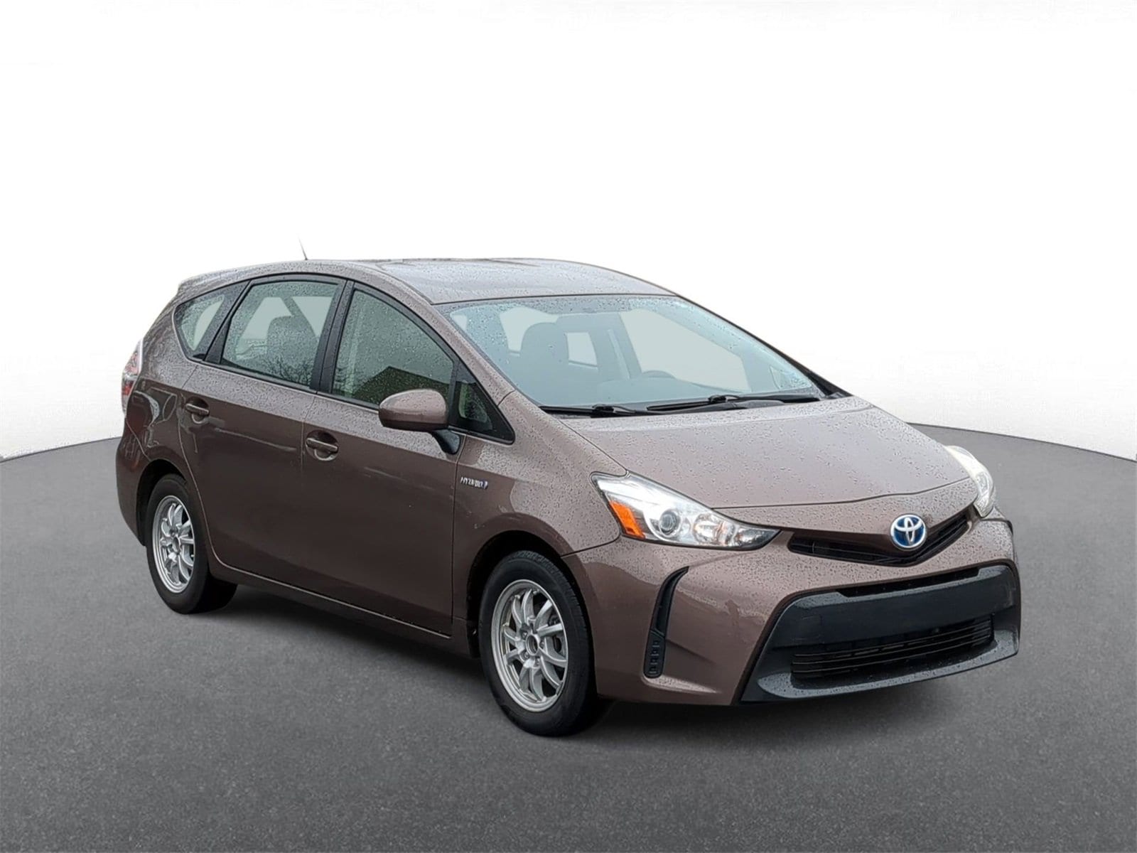 Thumbnail: 2017 Toyota Prius v - 2