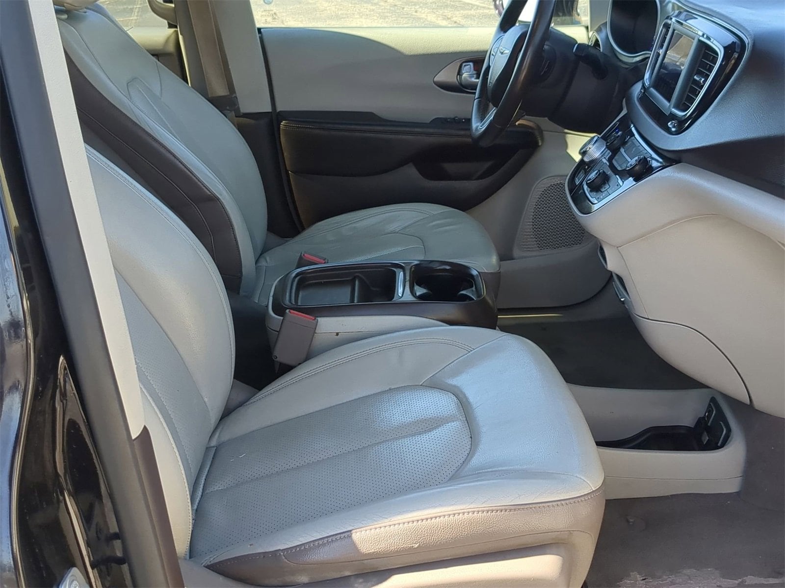 Thumbnail: 2018 Chrysler Pacifica - 21