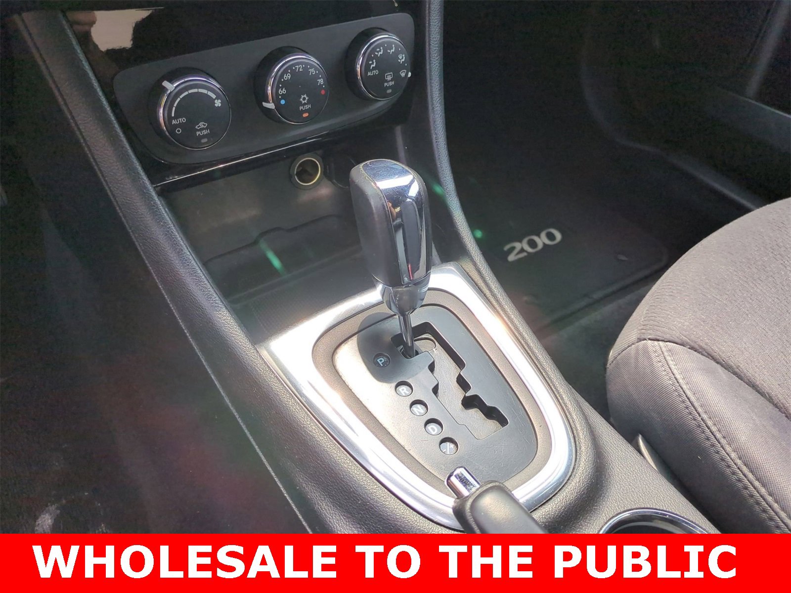 Thumbnail: 2013 Chrysler 200 - 25
