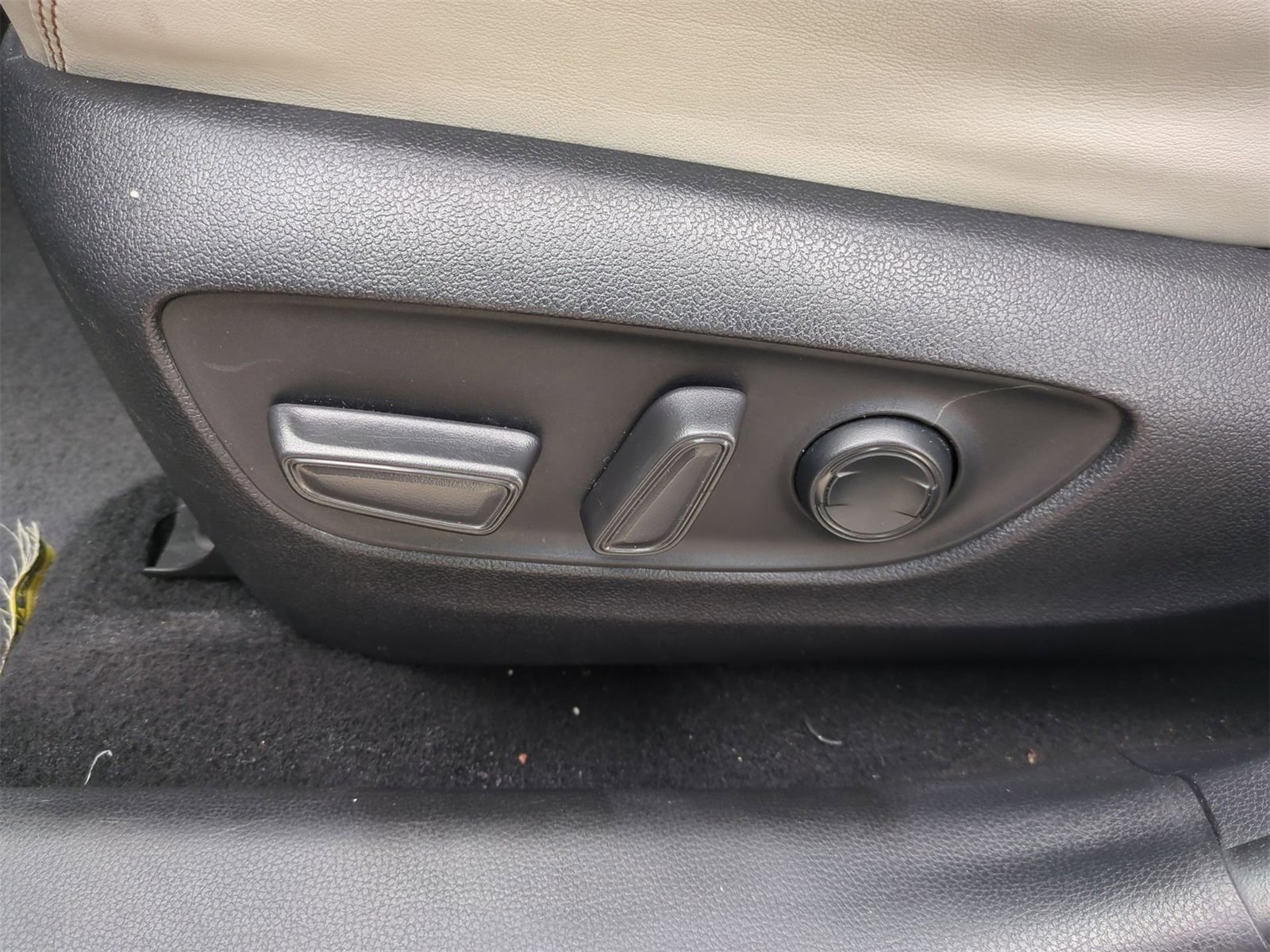 Thumbnail: 2020 Toyota RAV4 - 17