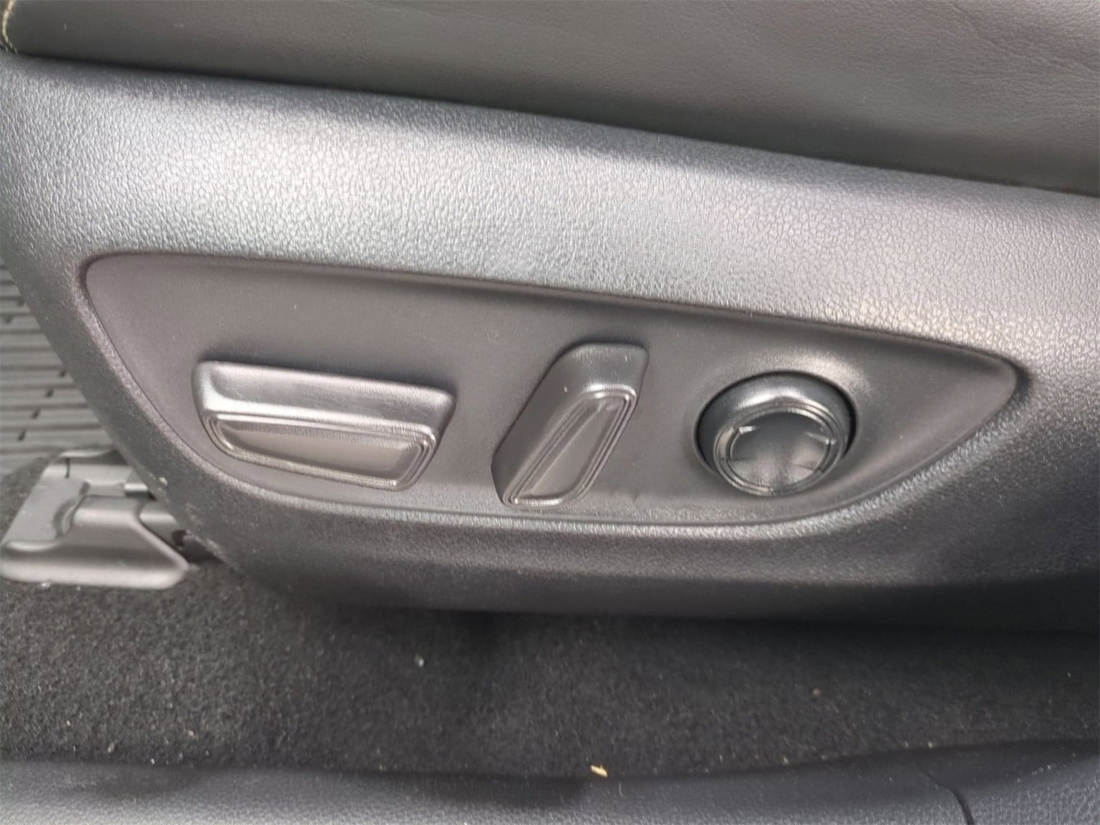 Thumbnail: 2019 Toyota RAV4 - 17