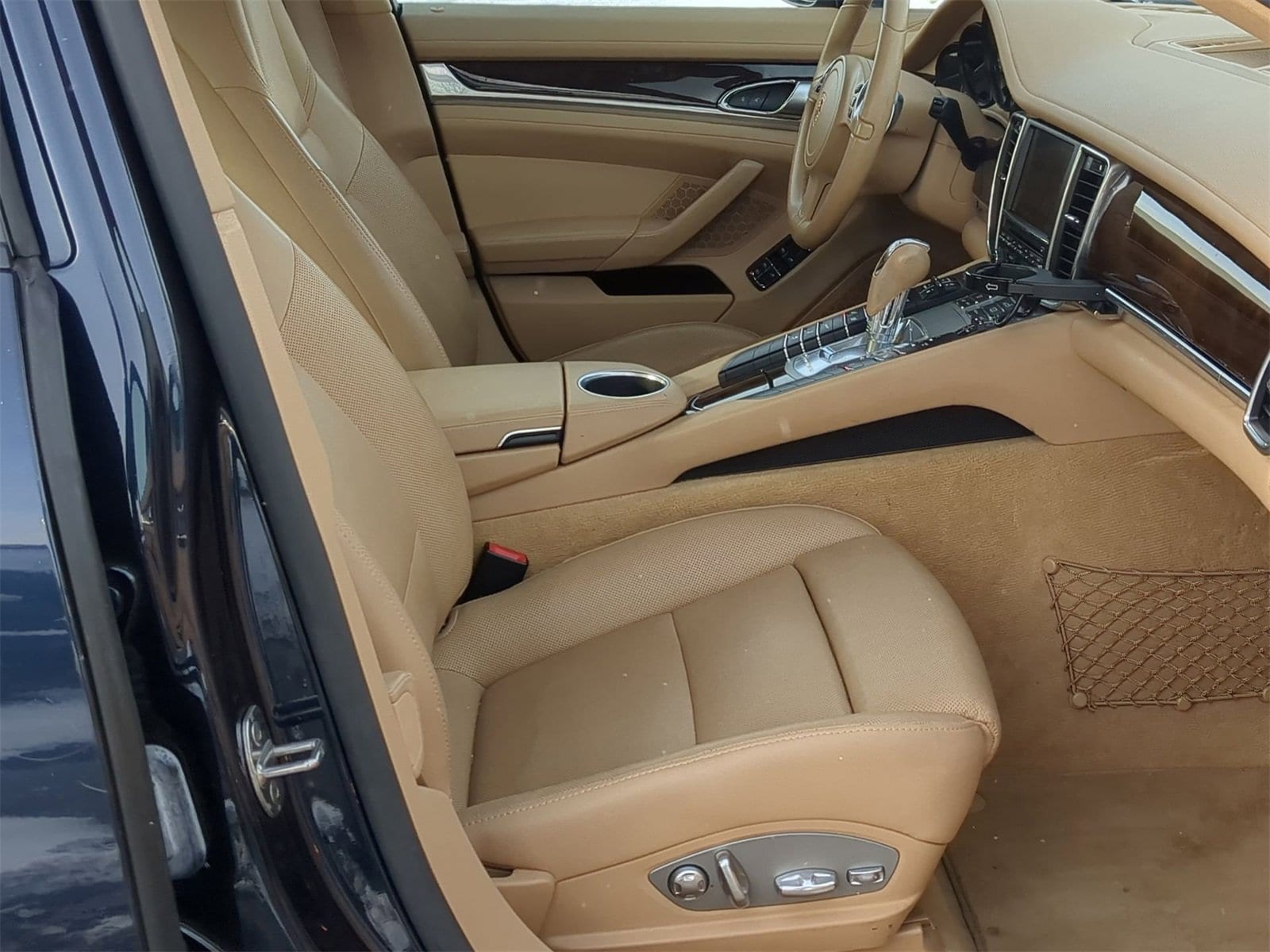 Thumbnail: 2015 Porsche Panamera - 22