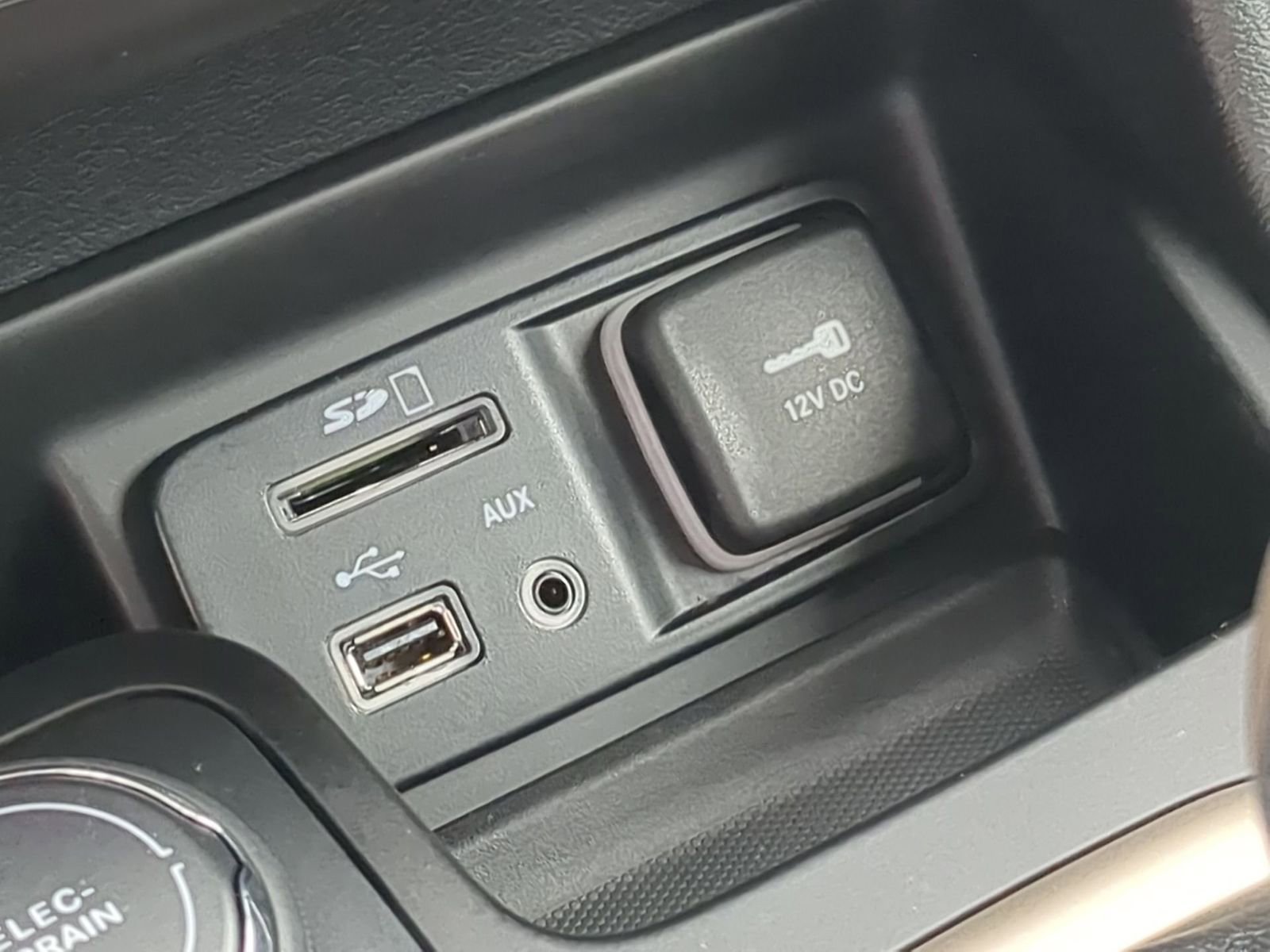 Thumbnail: 2015 Jeep Cherokee - 29