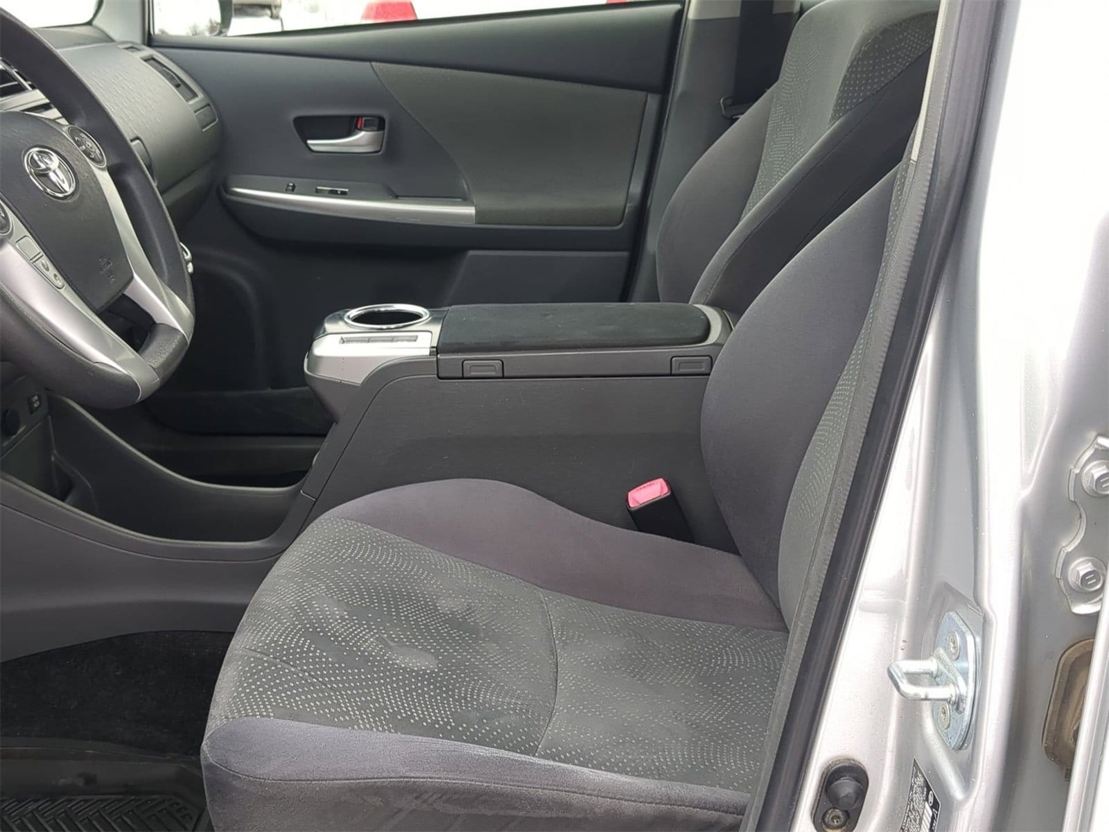 Thumbnail: 2012 Toyota Prius v - 23