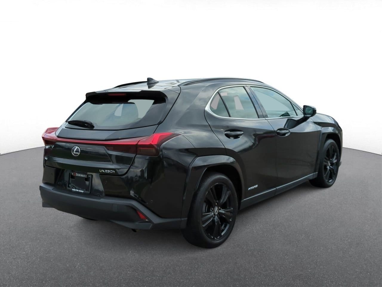 Thumbnail: 2021 Lexus UX - 8