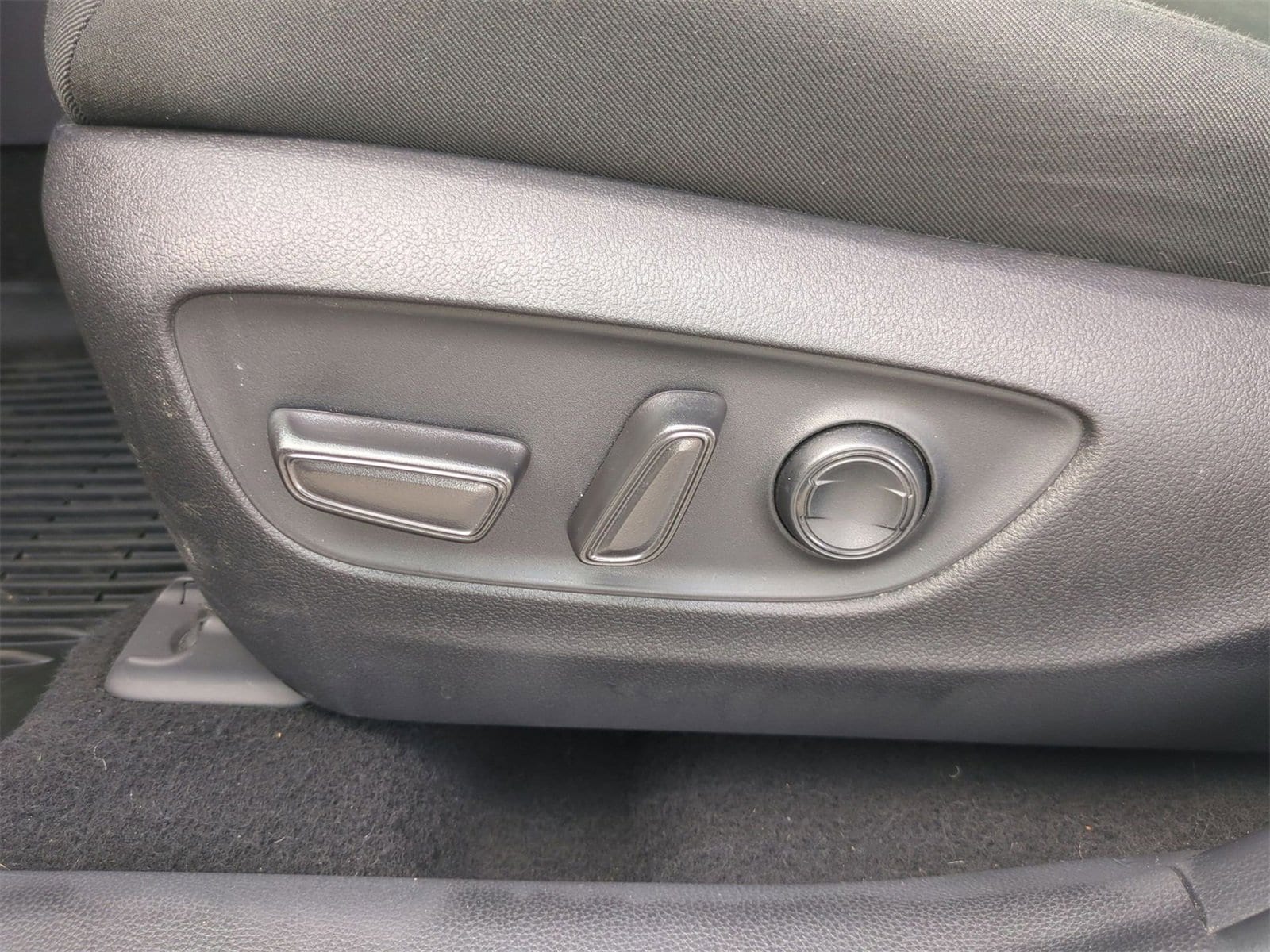 Thumbnail: 2024 Toyota RAV4 - 17