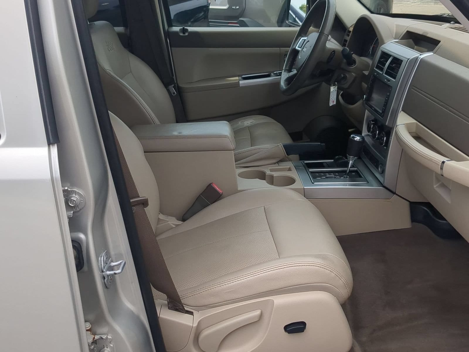 Thumbnail: 2009 Jeep Liberty - 21