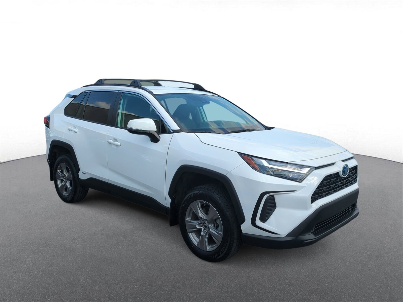 2024 Toyota RAV4 Hybrid XLE photo 2
