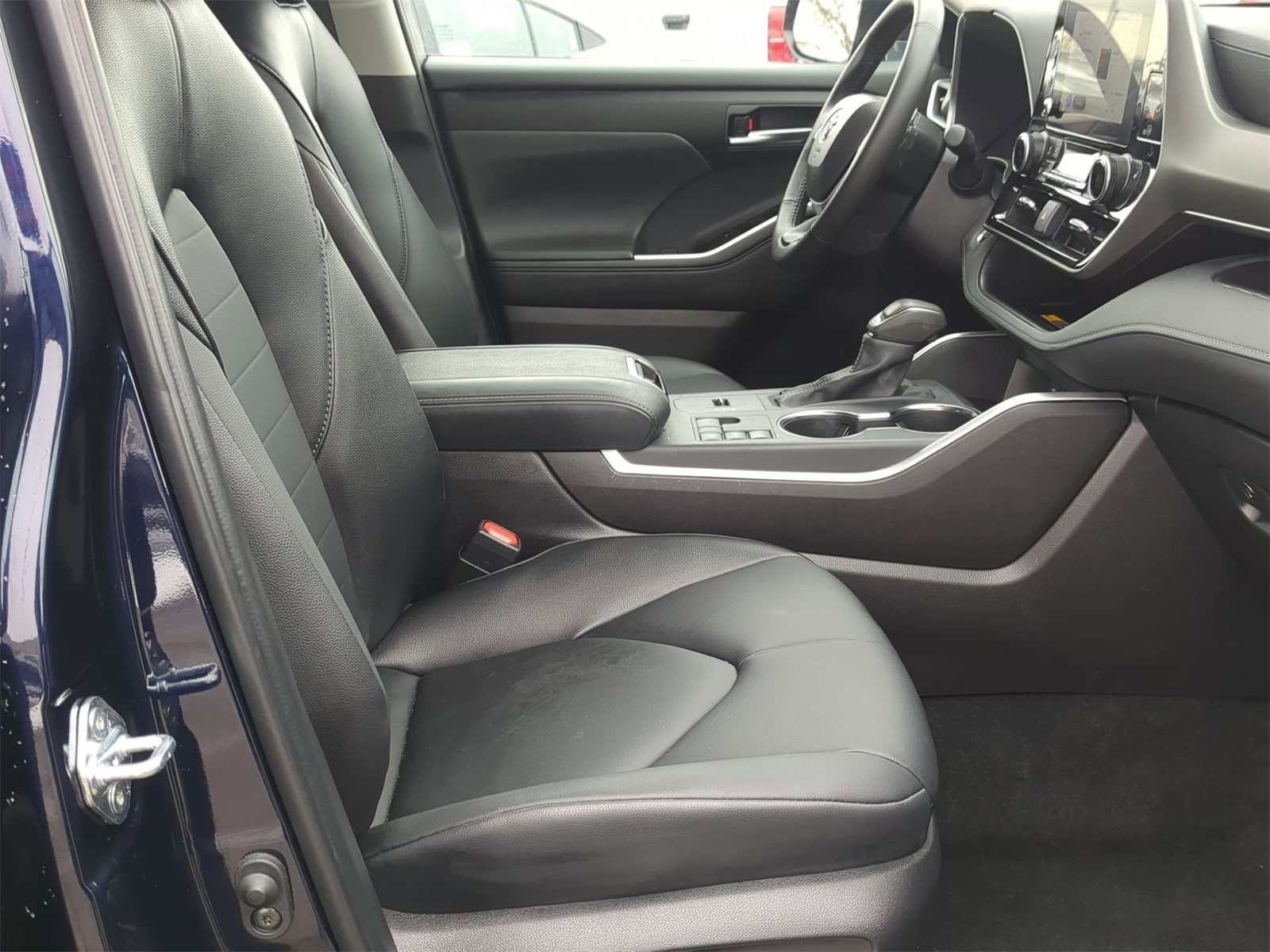 Thumbnail: 2025 Toyota Highlander - 30