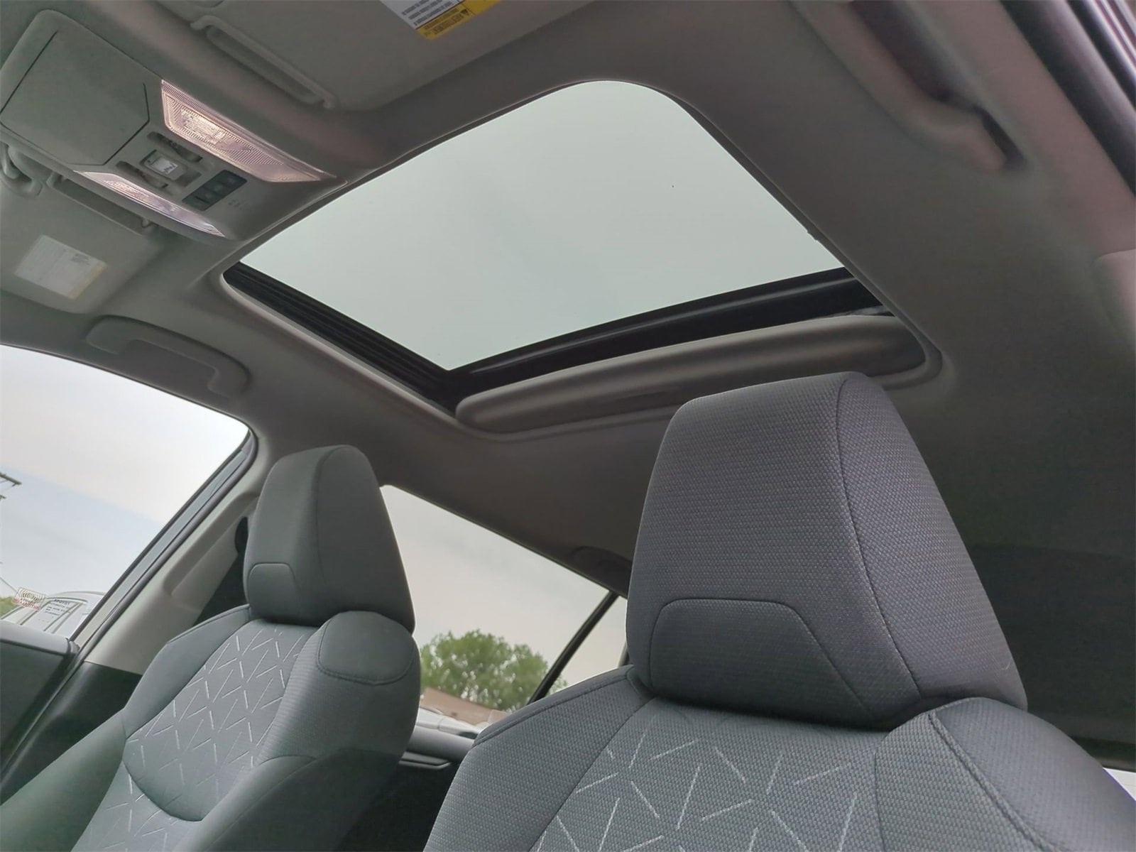 2022 Toyota RAV4 XLE 17