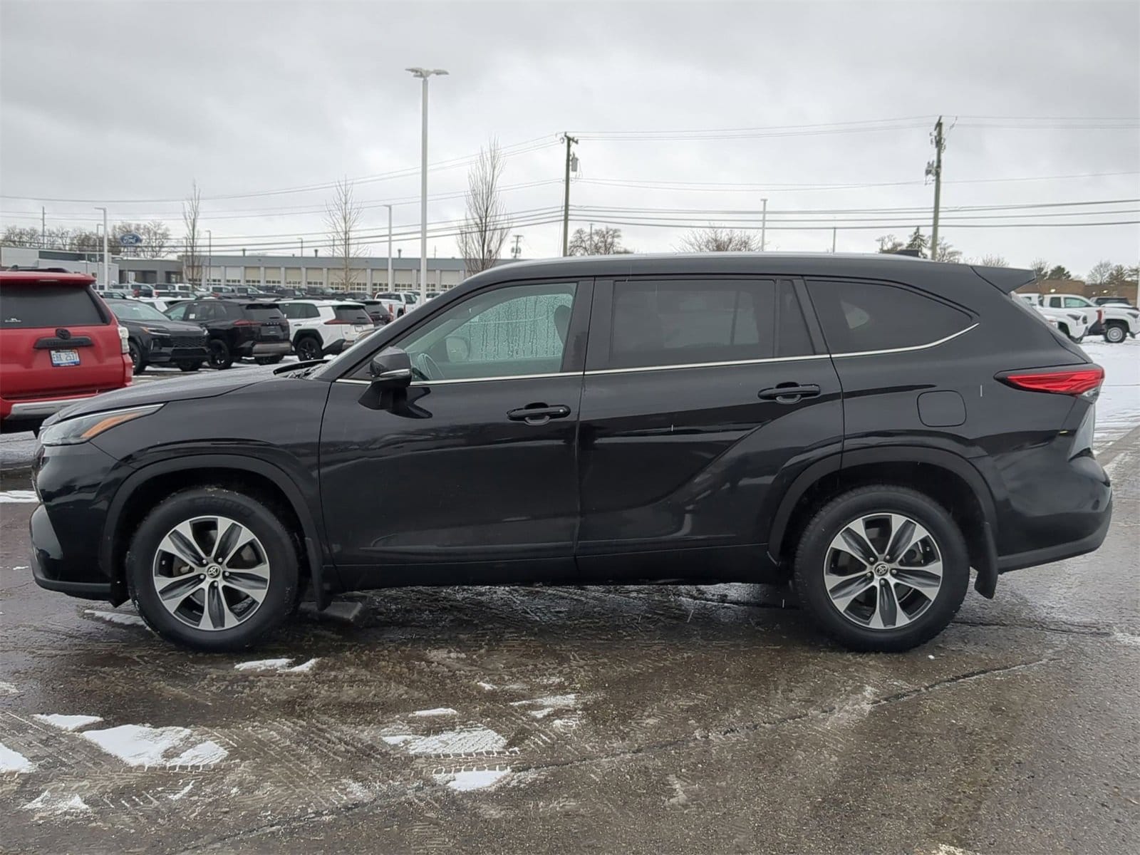 Thumbnail: 2023 Toyota Highlander - 11