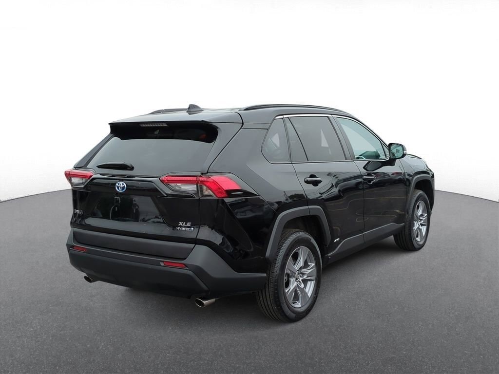 2022 Toyota RAV4 XLE 8