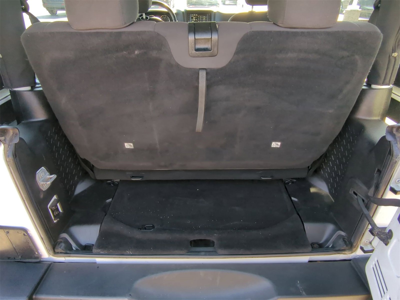 Thumbnail: 2015 Jeep Wrangler - 28