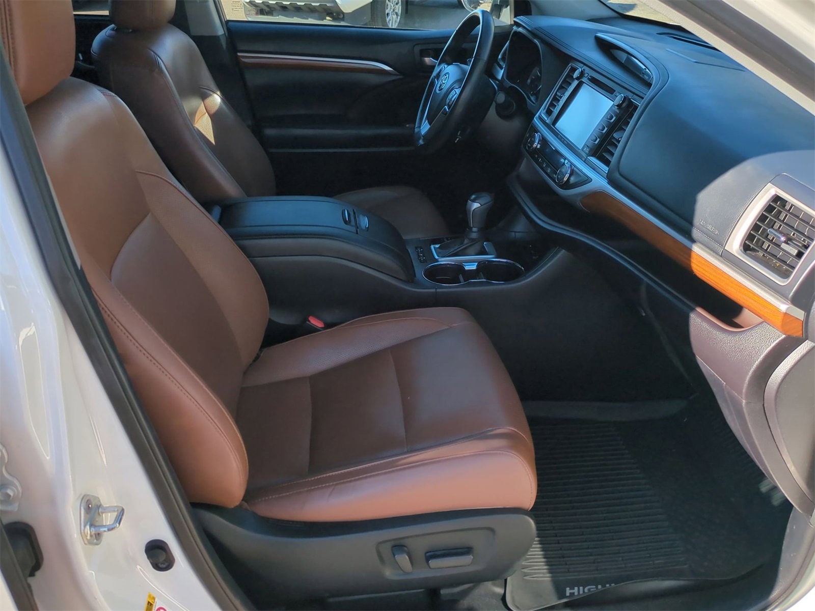 Thumbnail: 2019 Toyota Highlander - 22