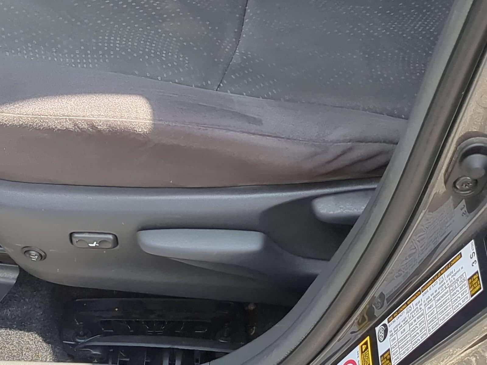 Thumbnail: 2013 Toyota Prius v - 17