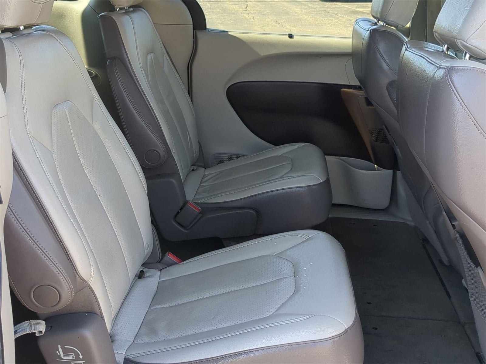 Thumbnail: 2018 Chrysler Pacifica - 20