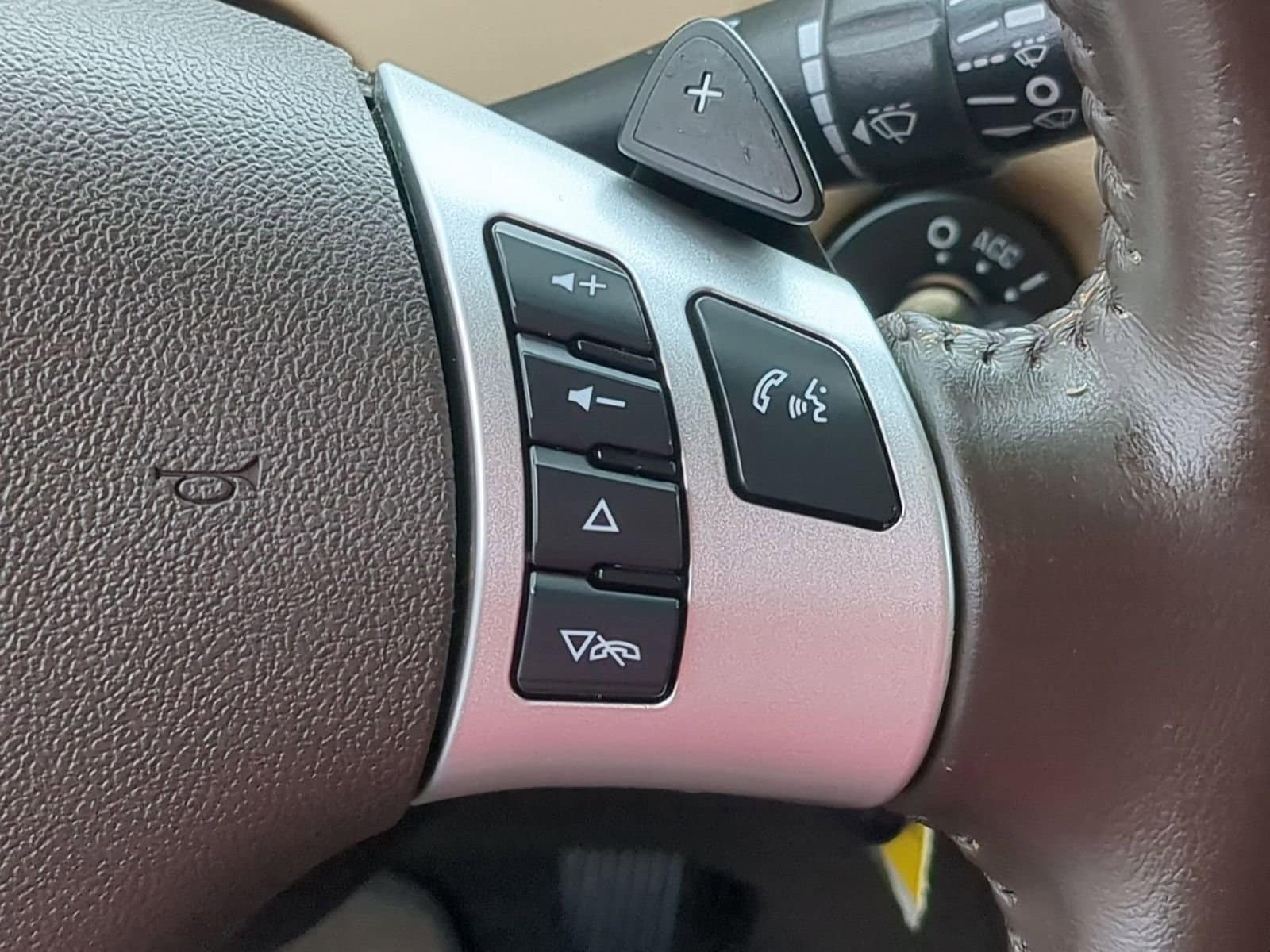 Thumbnail: 2010 Chevrolet Malibu - 24