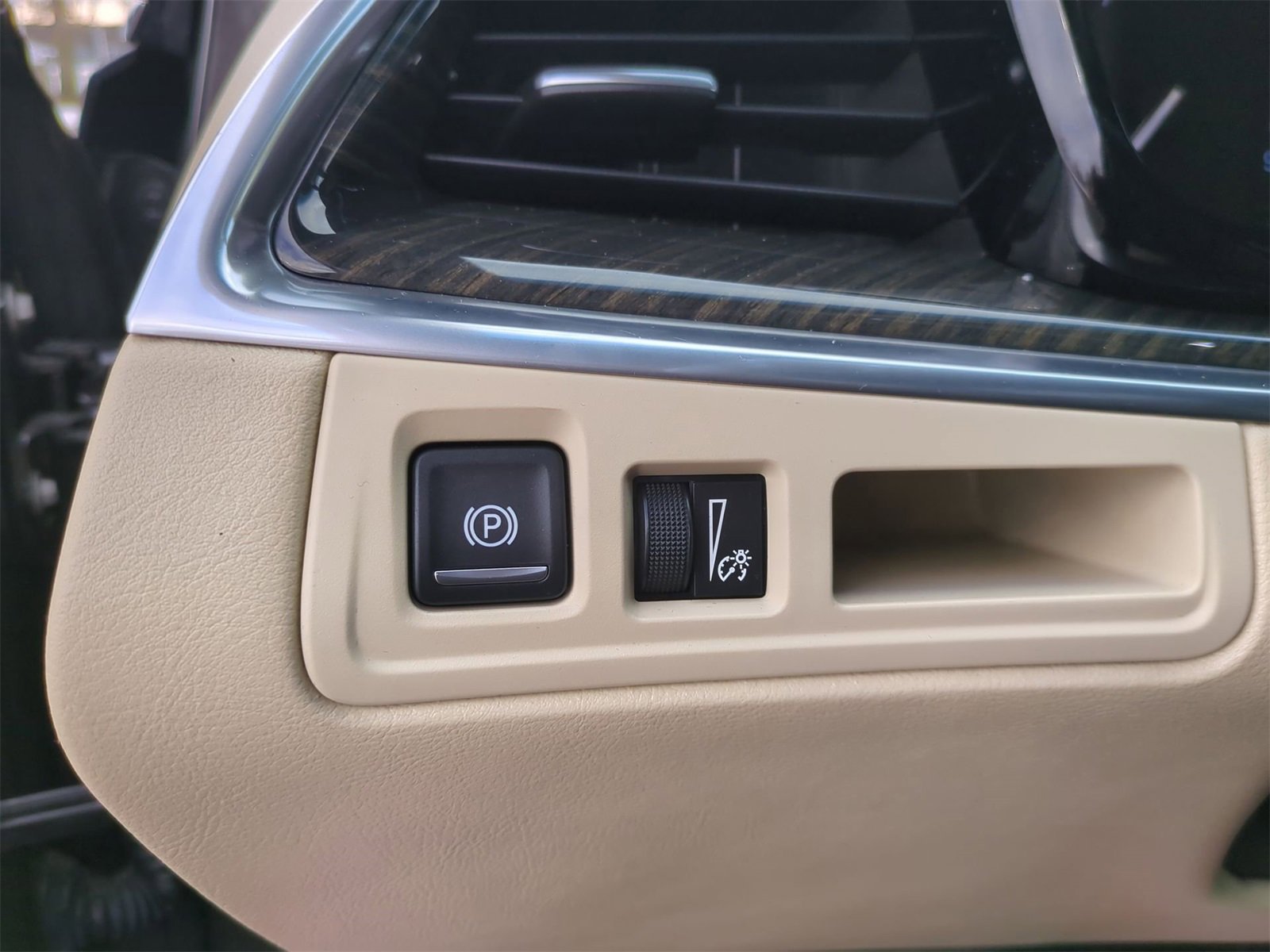 Thumbnail: 2018 Cadillac XT5 - 28