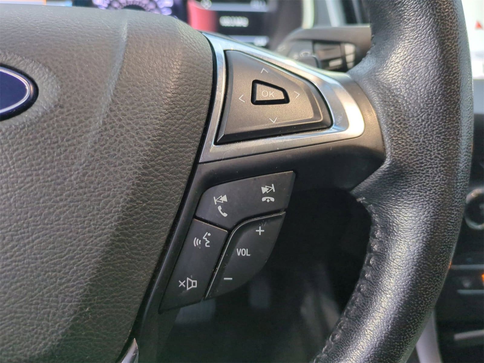 Thumbnail: 2018 Ford Edge - 24