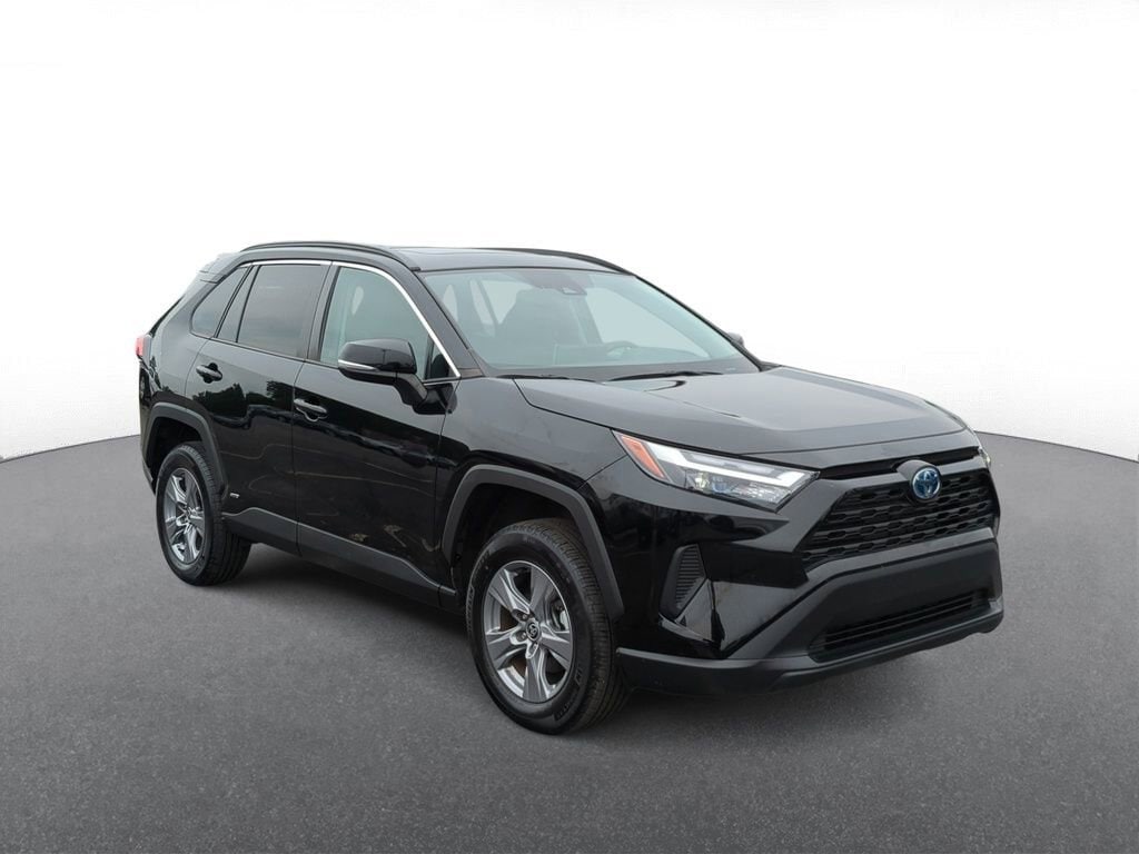 2022 Toyota RAV4 XLE 2