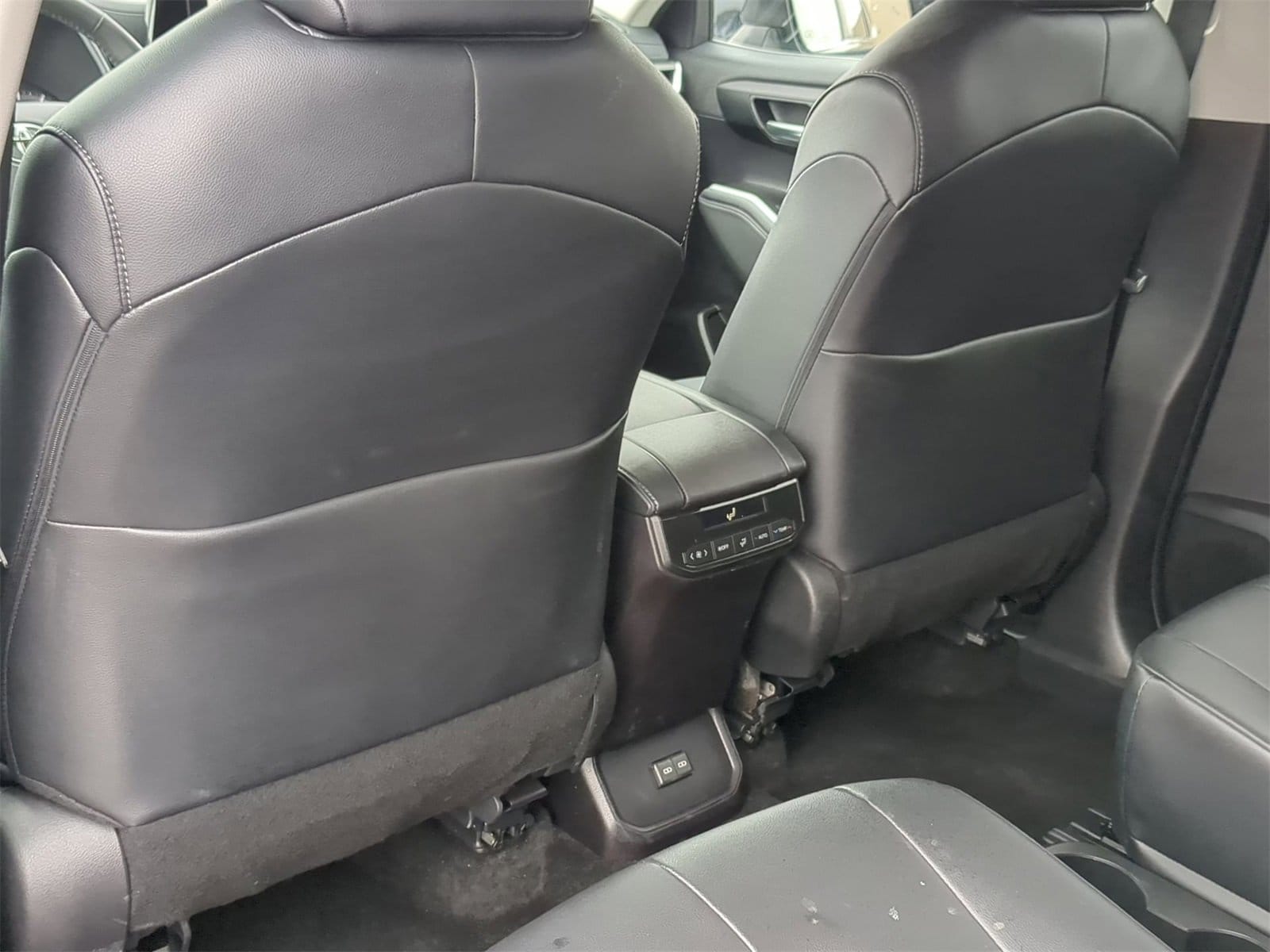 Thumbnail: 2025 Toyota Highlander - 25