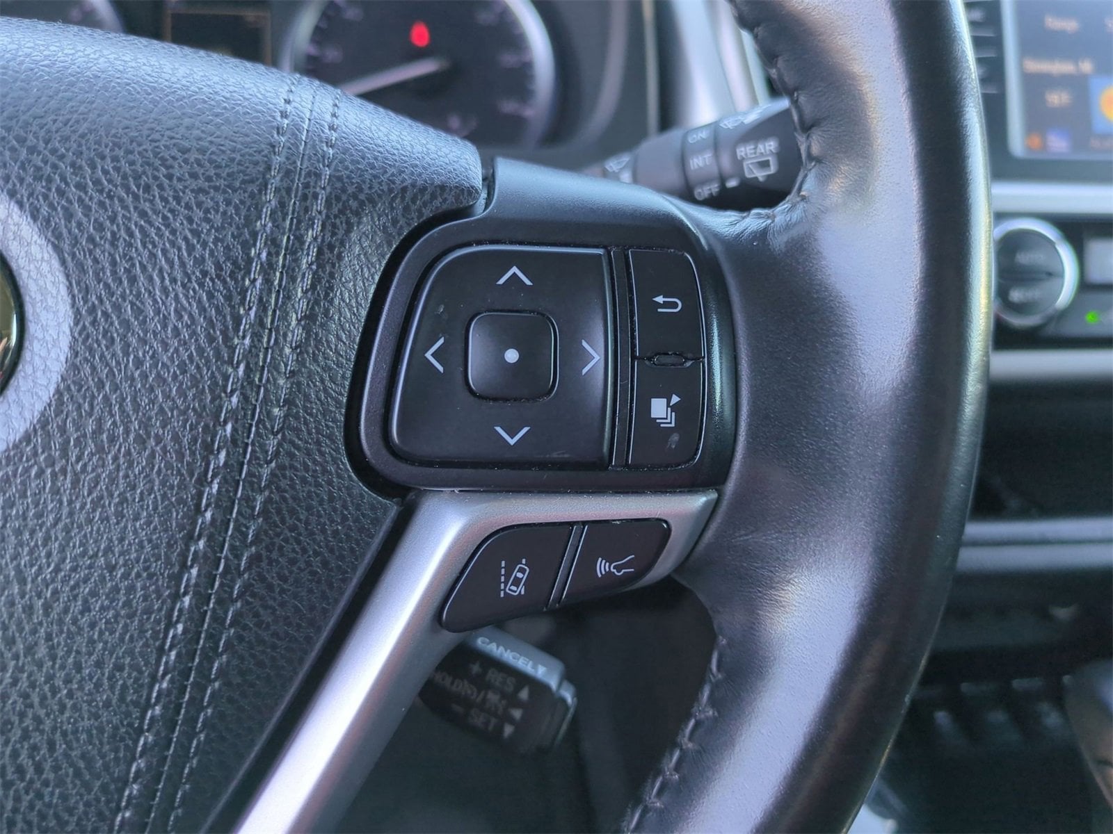 Thumbnail: 2019 Toyota Highlander - 25