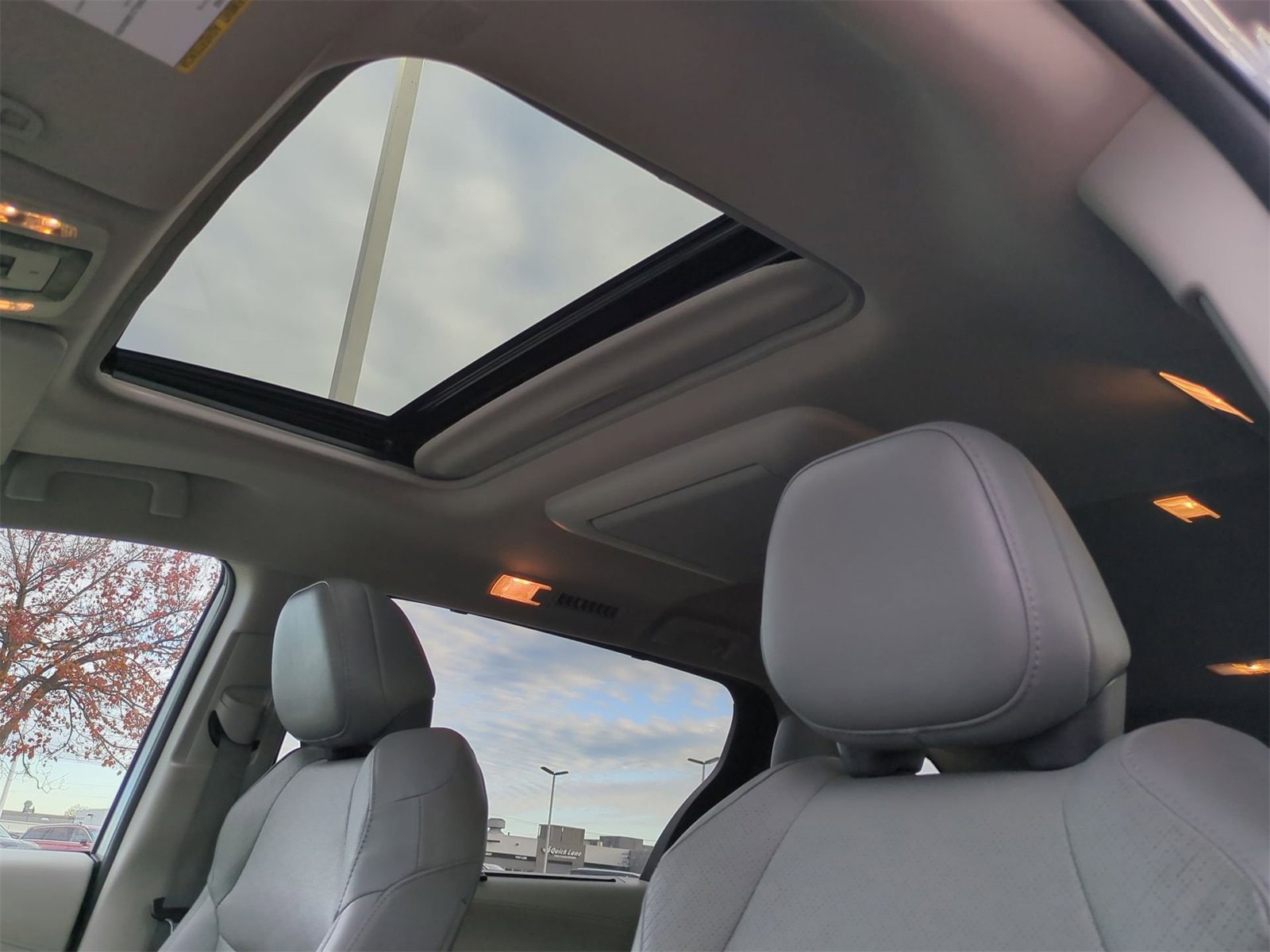 Thumbnail: 2024 Toyota Sienna - 18