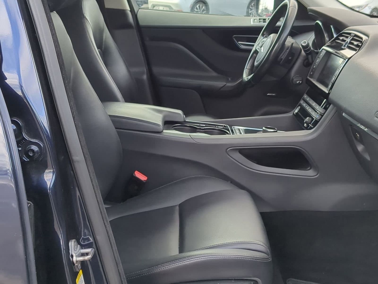 Thumbnail: 2017 Jaguar F-Pace - 28