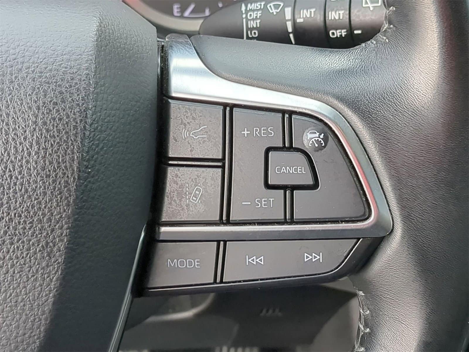 Thumbnail: 2021 Toyota Highlander - 33