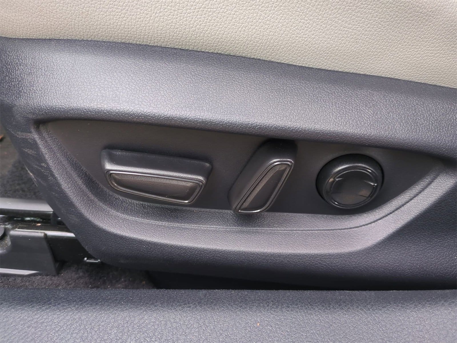 Thumbnail: 2025 Toyota Camry - 16