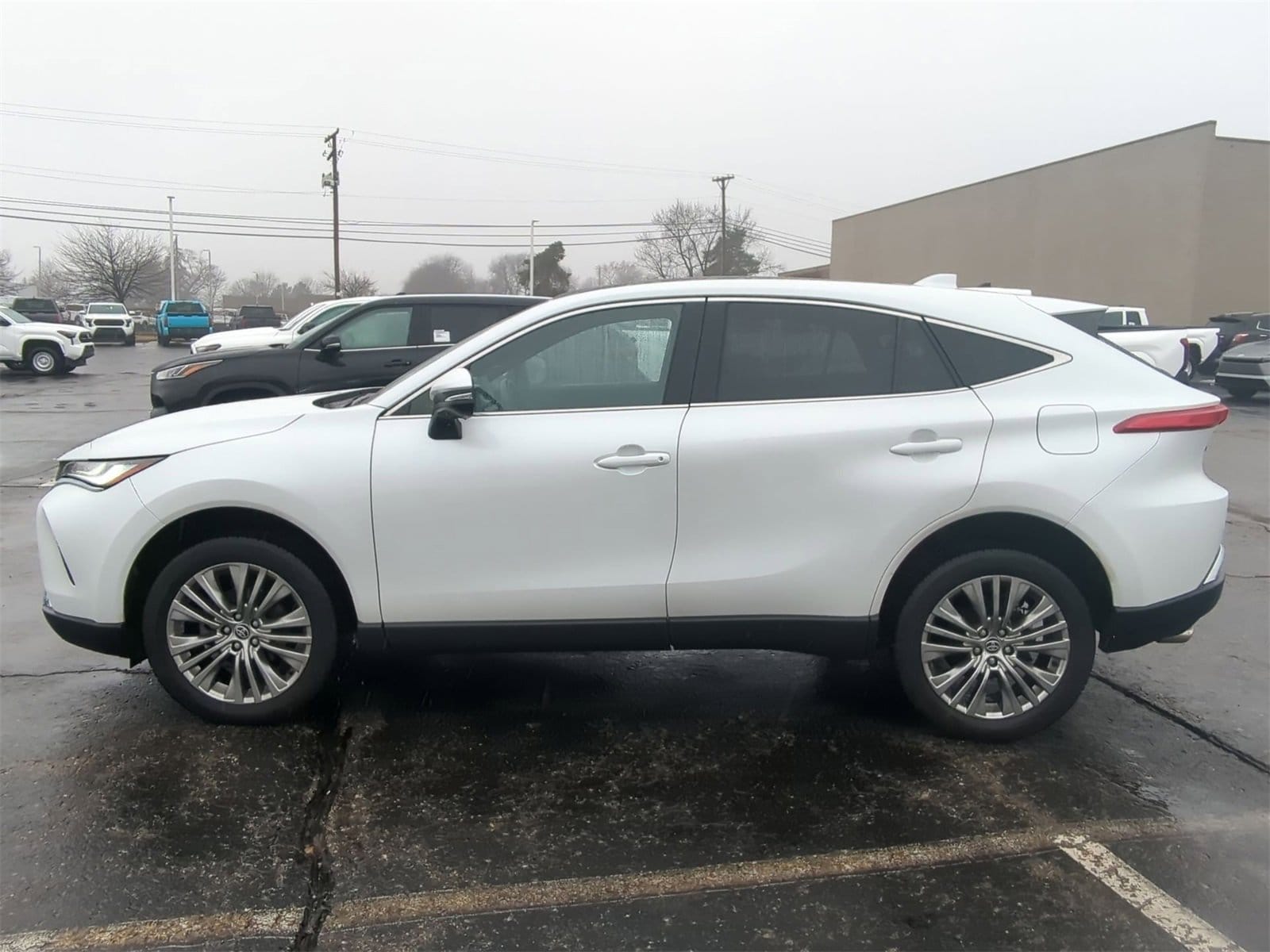 Thumbnail: 2024 Toyota Venza - 11