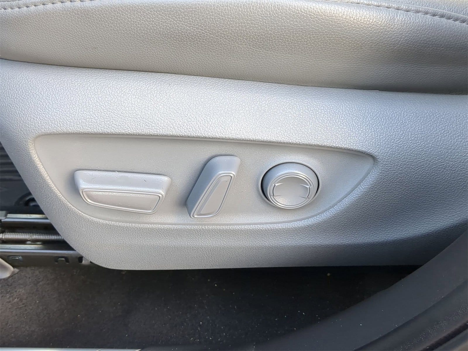 Thumbnail: 2022 Toyota Highlander - 17