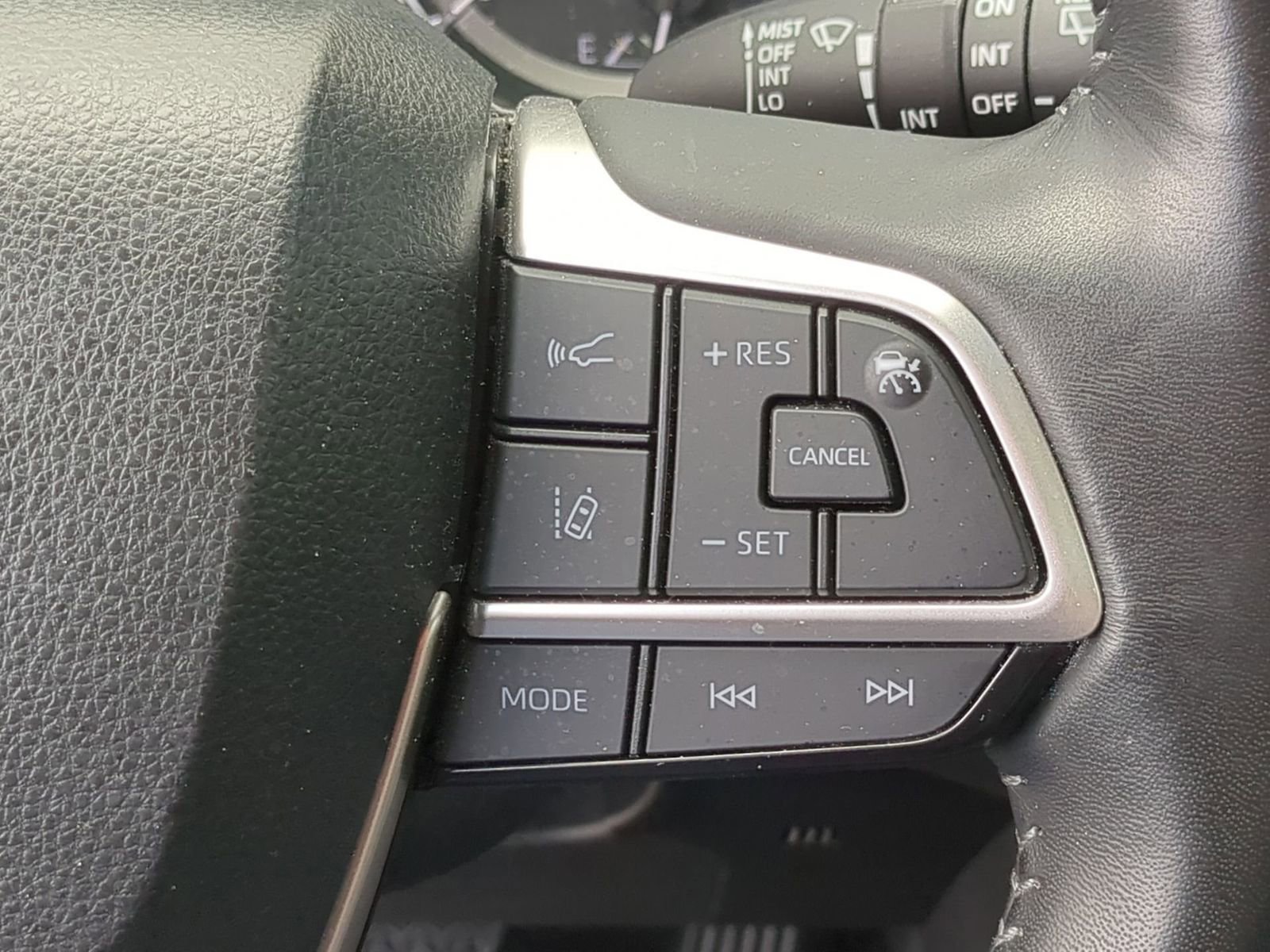 Thumbnail: 2023 Toyota Highlander - 24