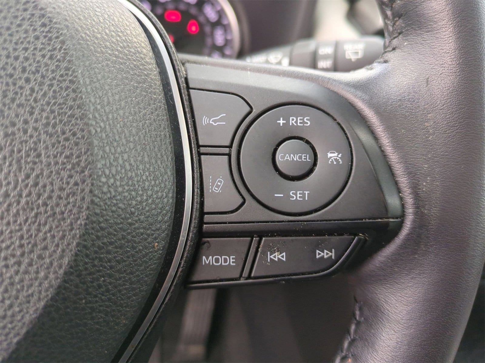 Thumbnail: 2022 Toyota RAV4 - 25