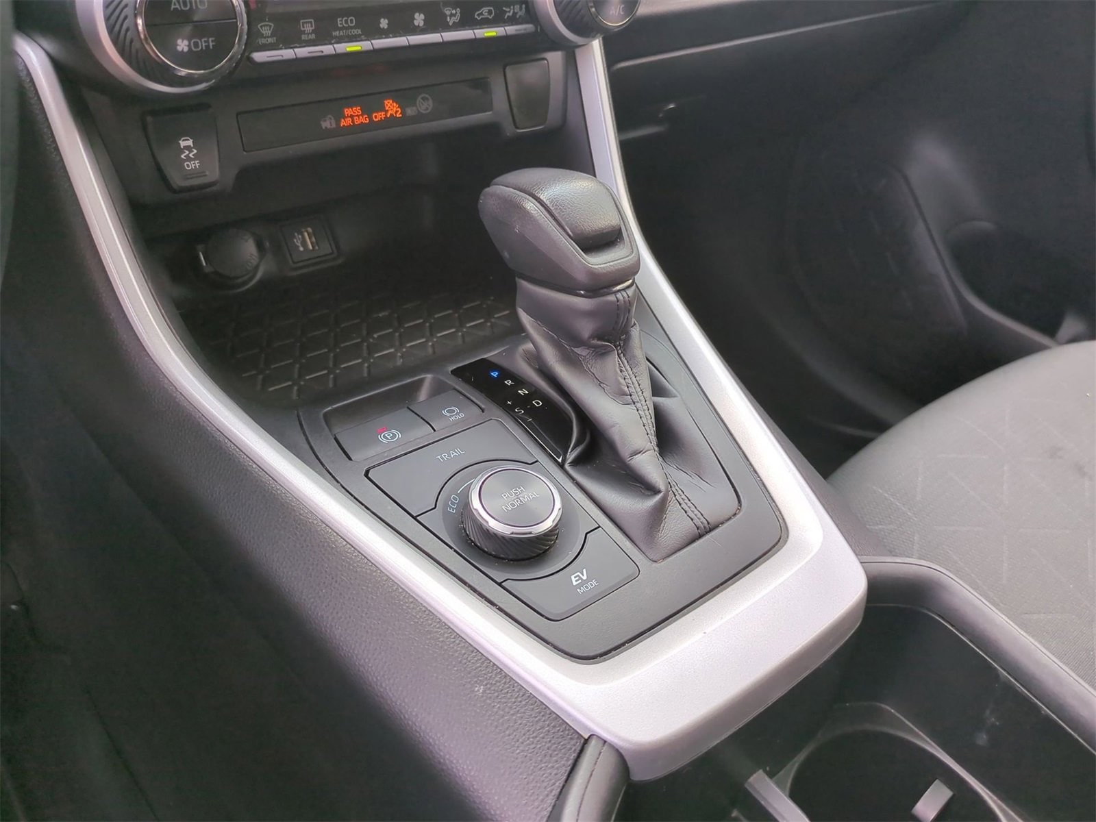 Thumbnail: 2024 Toyota RAV4 - 31