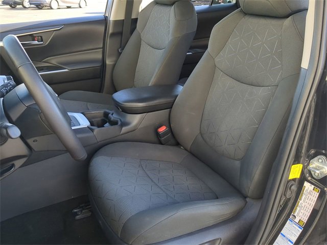 Thumbnail: 2021 Toyota RAV4 - 17