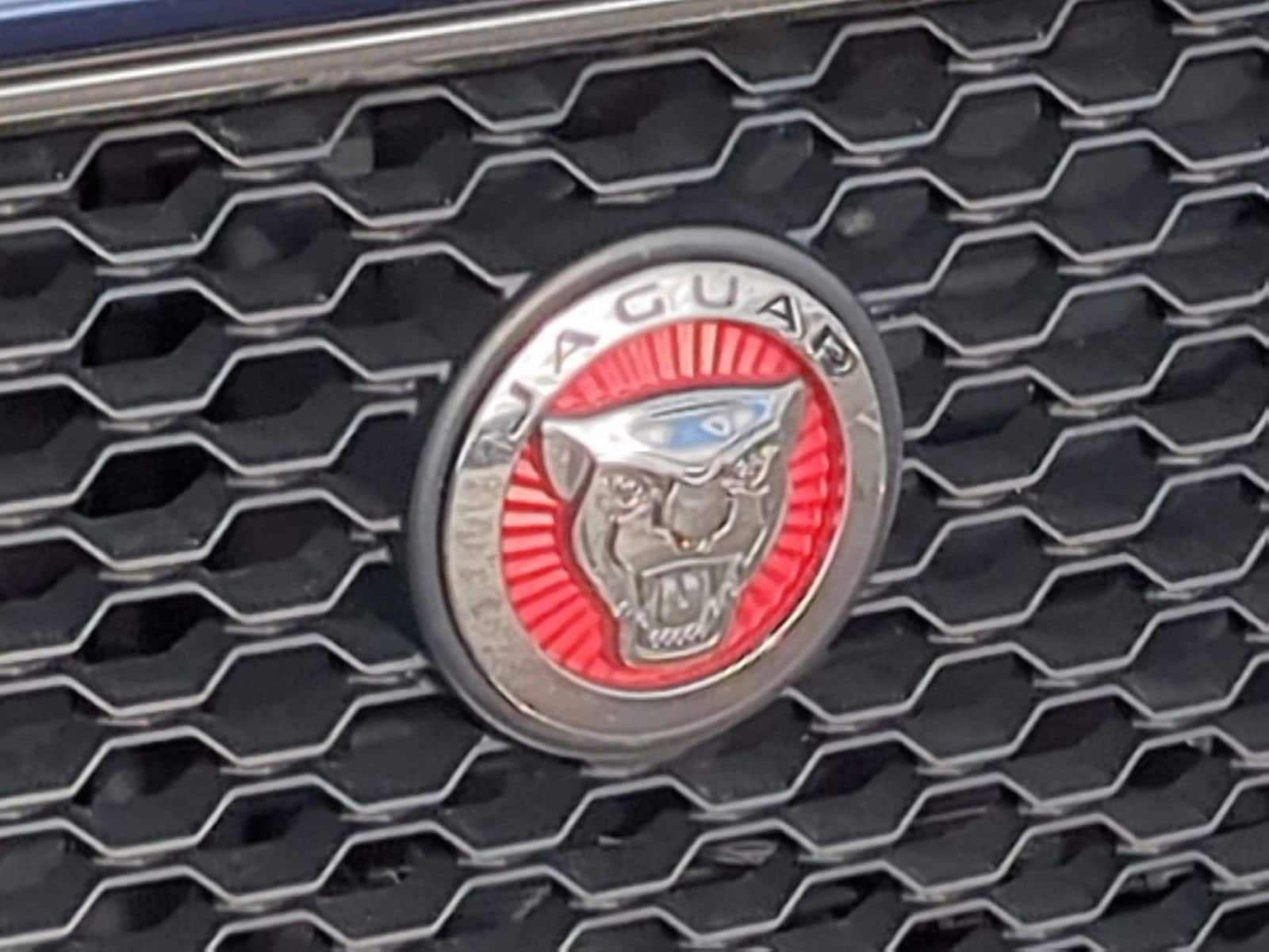 Thumbnail: 2017 Jaguar F-Pace - 19