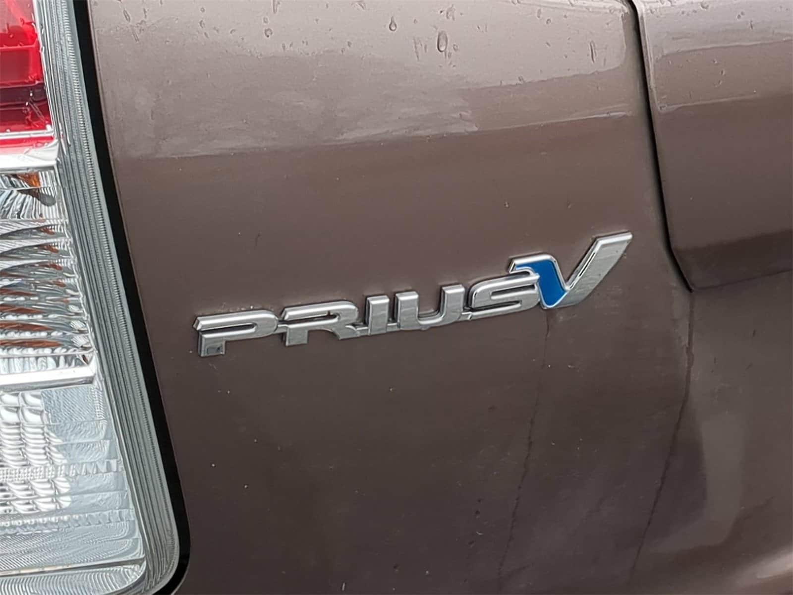 Thumbnail: 2017 Toyota Prius v - 13