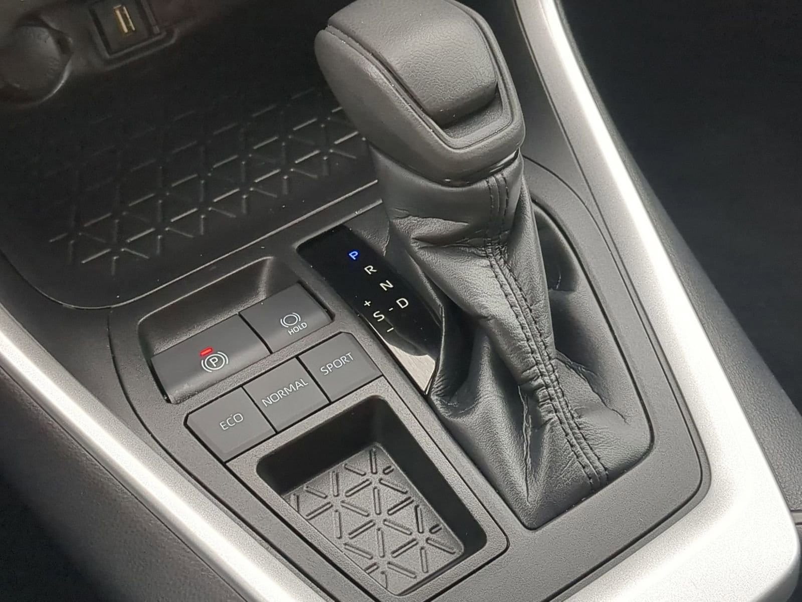 Thumbnail: 2022 Toyota RAV4 - 28