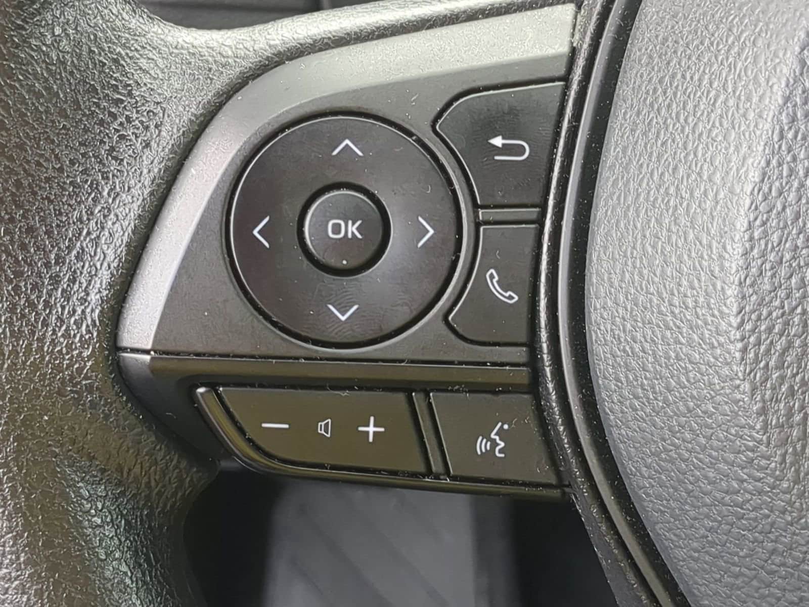 Thumbnail: 2022 Toyota RAV4 - 22