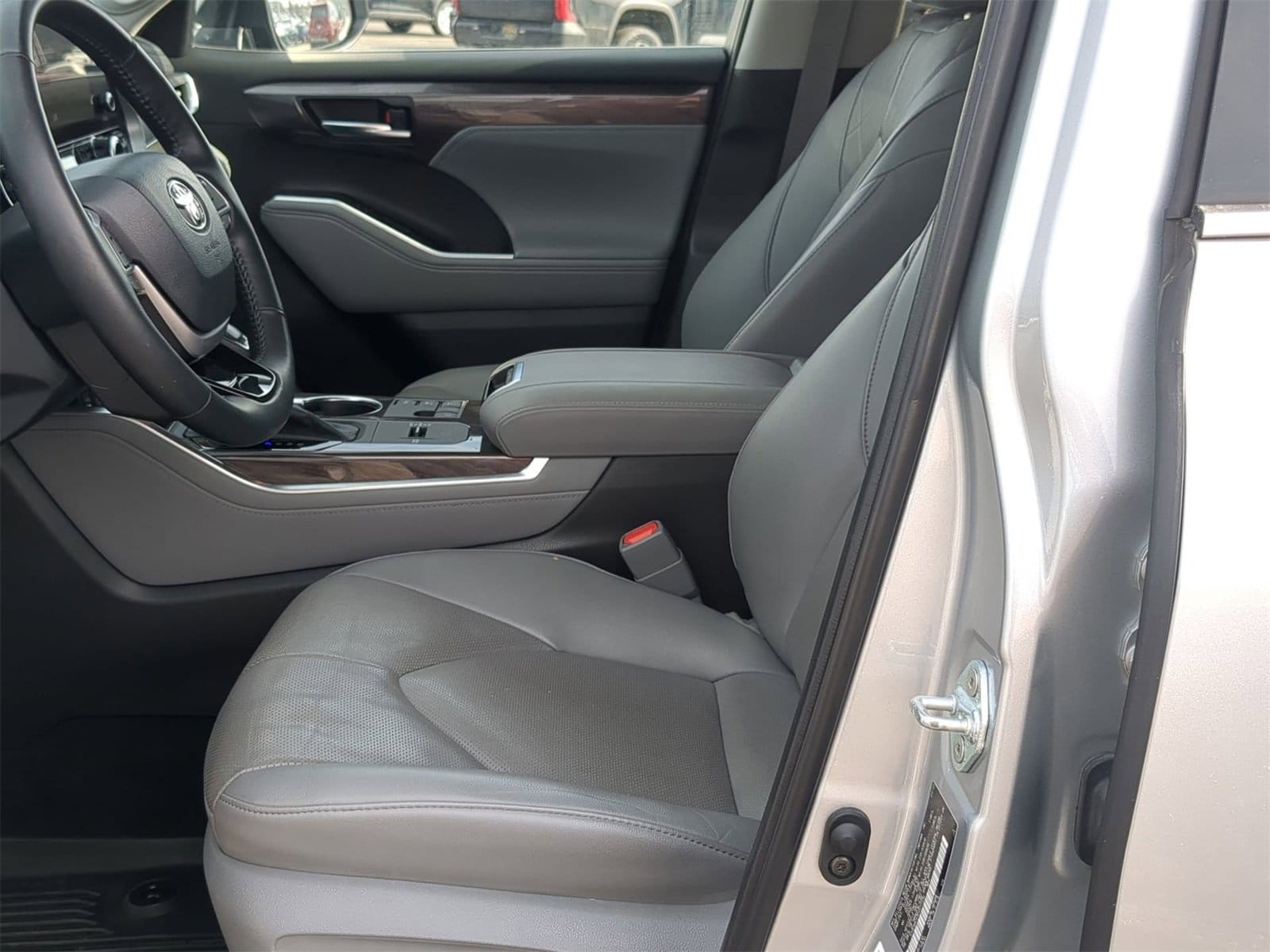 Thumbnail: 2023 Toyota Highlander - 23