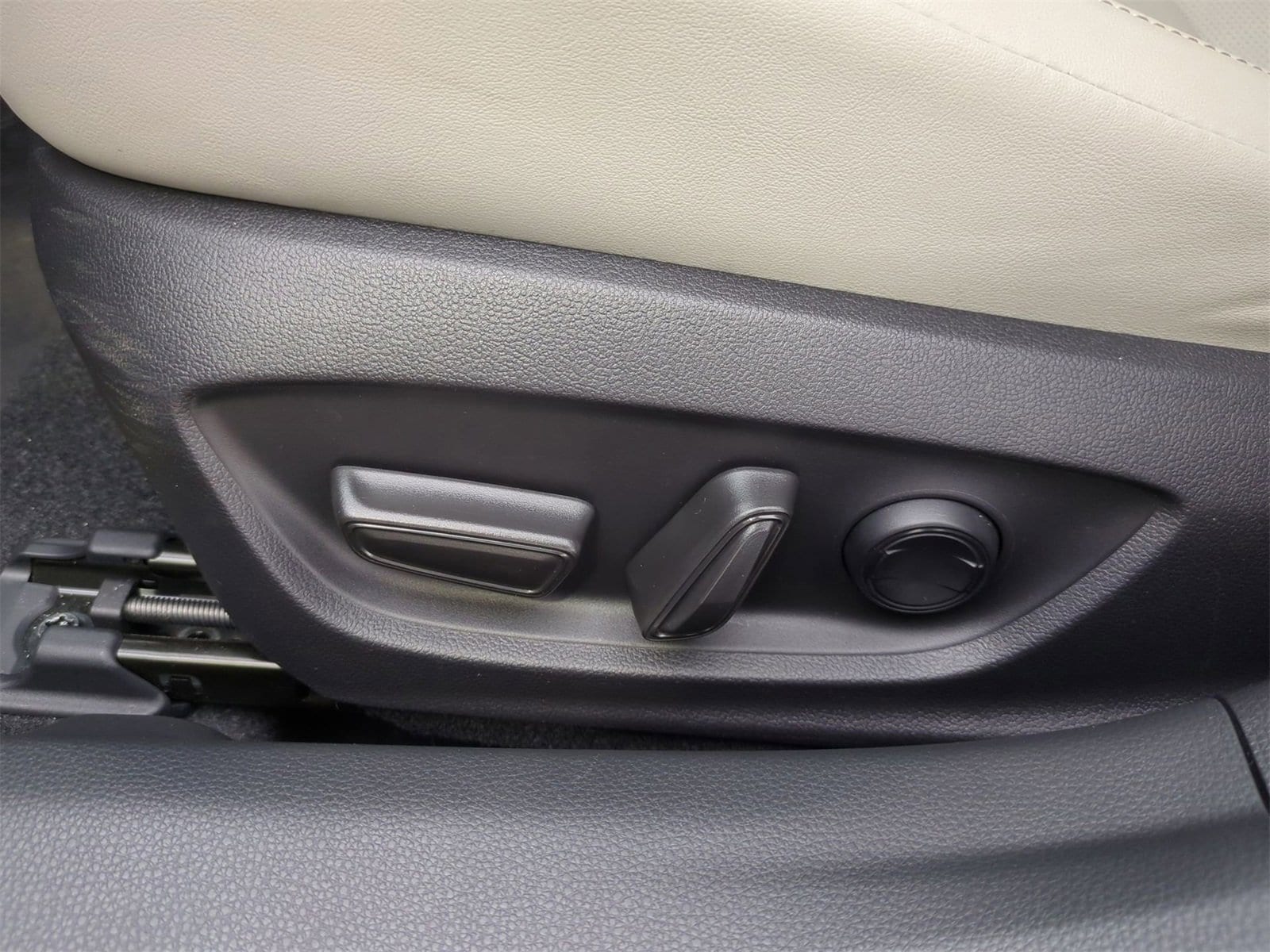 Thumbnail: 2025 Toyota Prius - 17